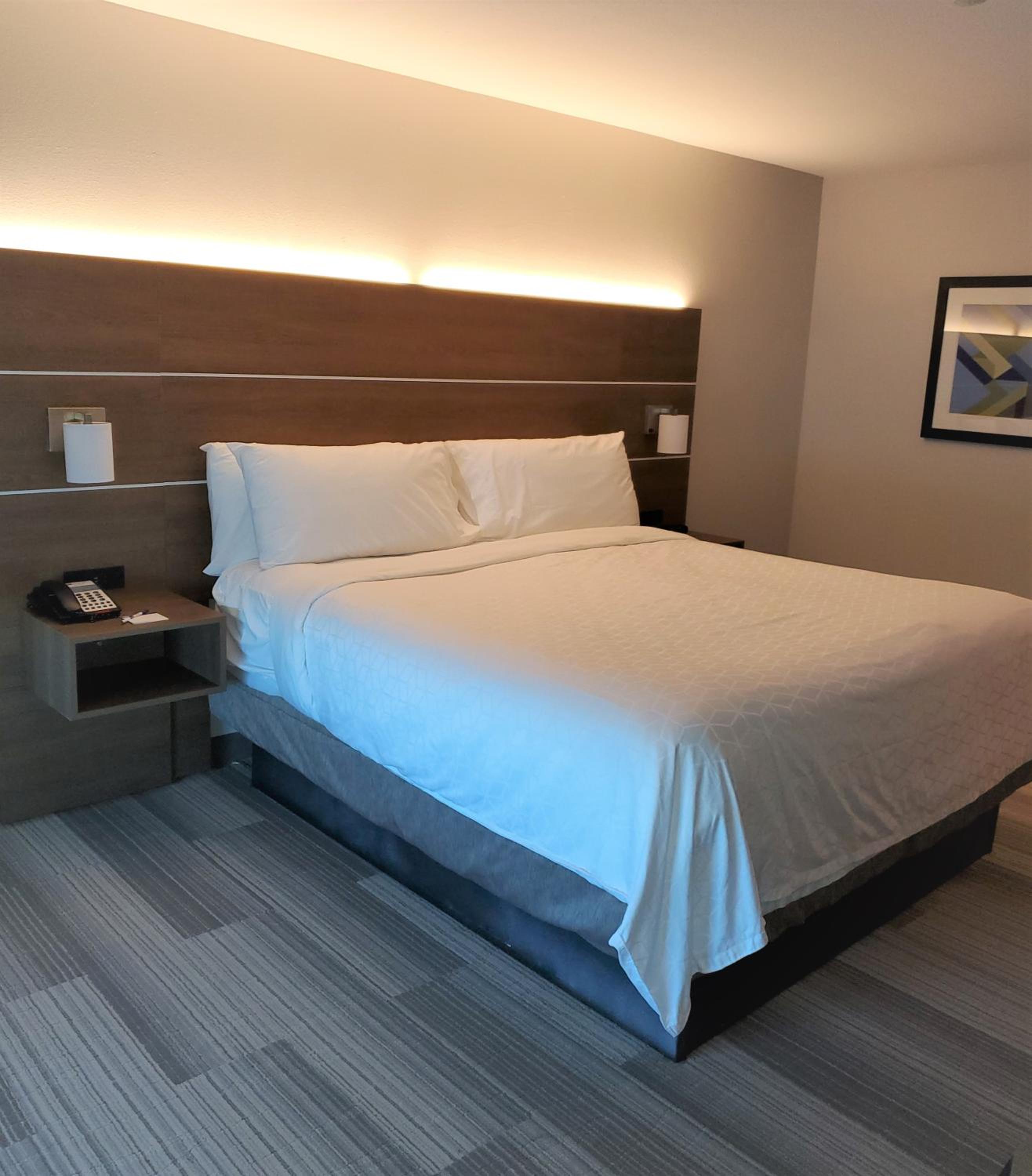 Standard King Room - Photo 1