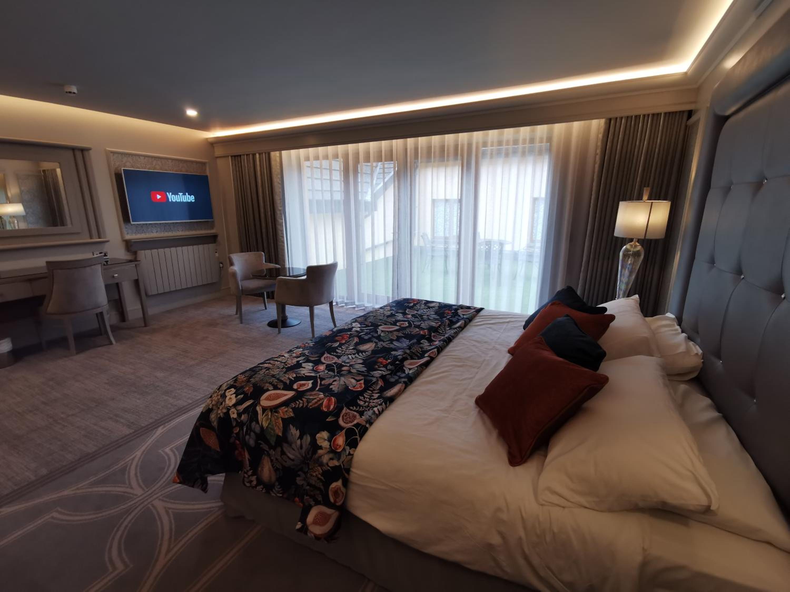 Deluxe Double Room with Balcony - Photo 4