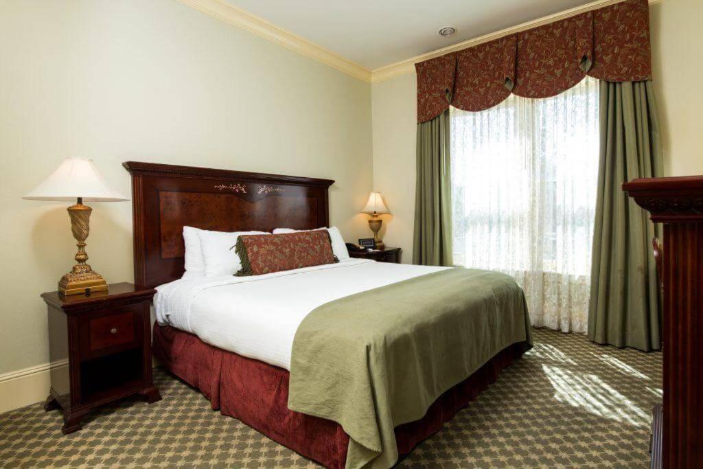 Standard King Room photo 1