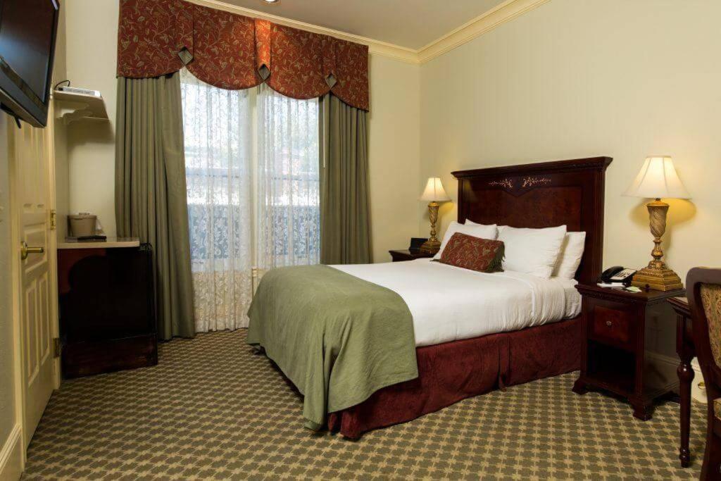 Standard King Room photo 2
