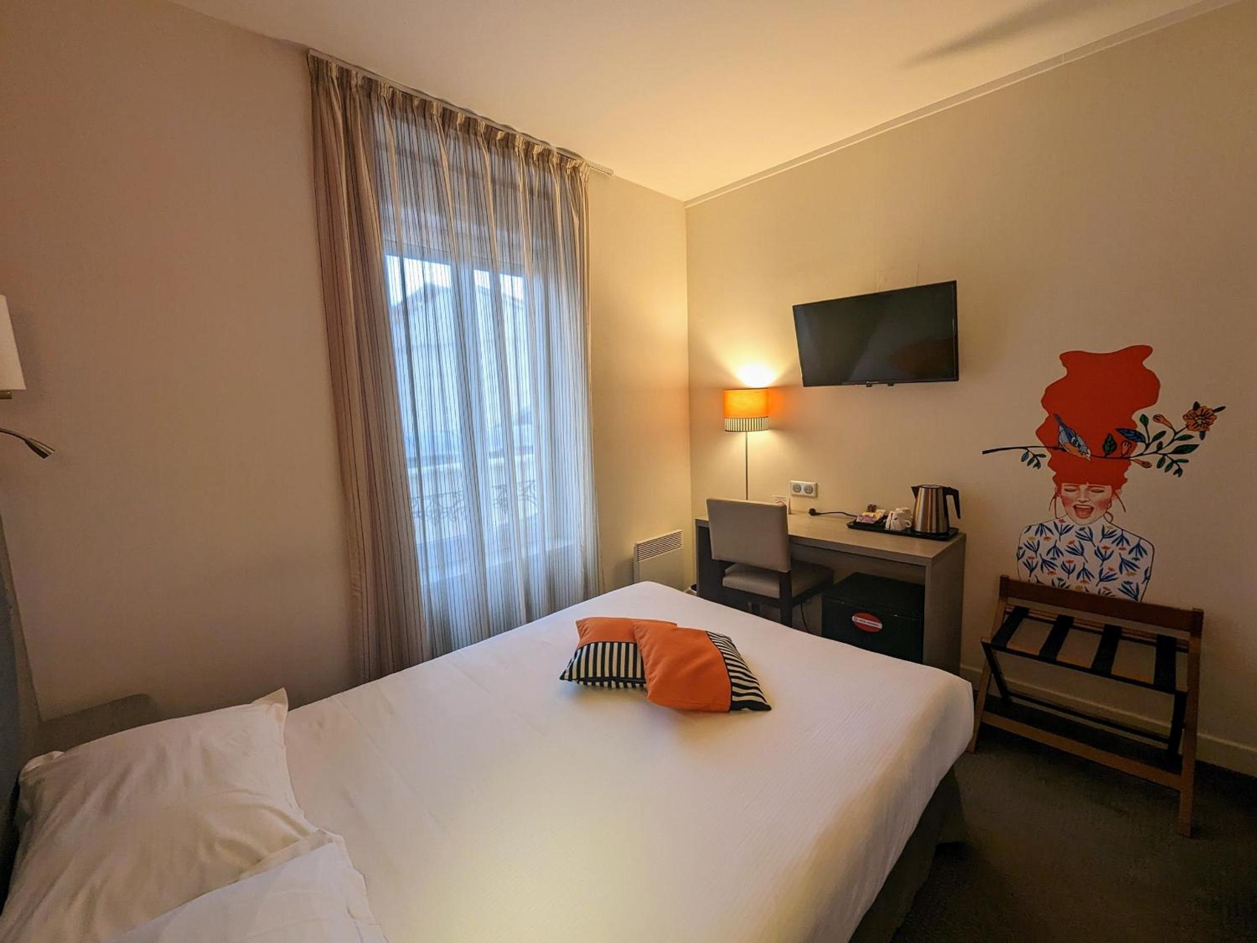 Economy Double Room1 bed 140 - Photo 4