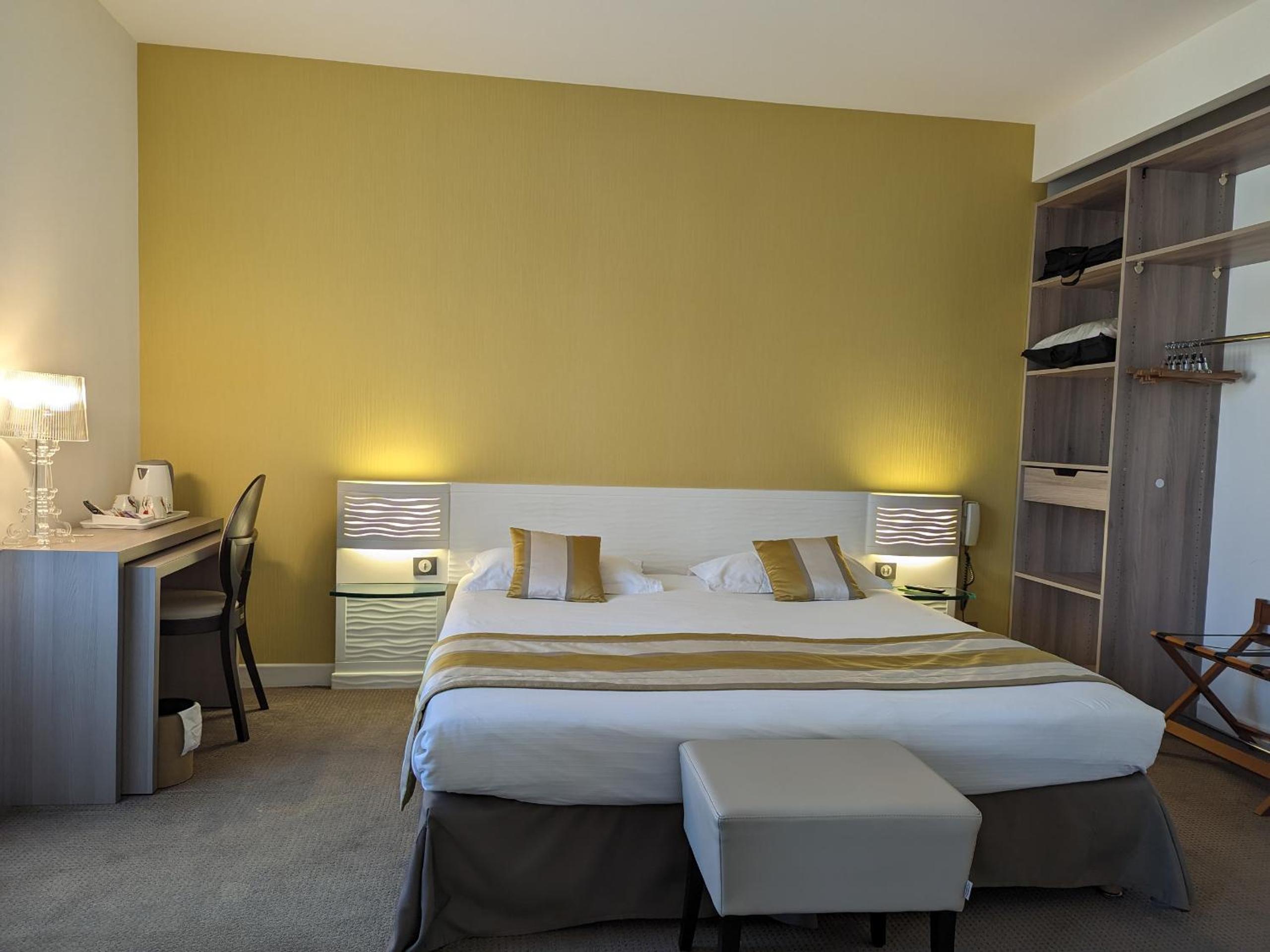 Superior Comfort Double Room 1 bed 180 - Photo 9