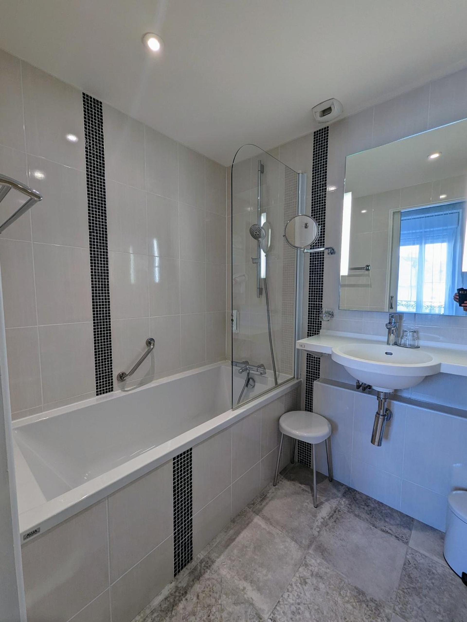 Superior Comfort Double Room 1 bed 180 - Photo 7