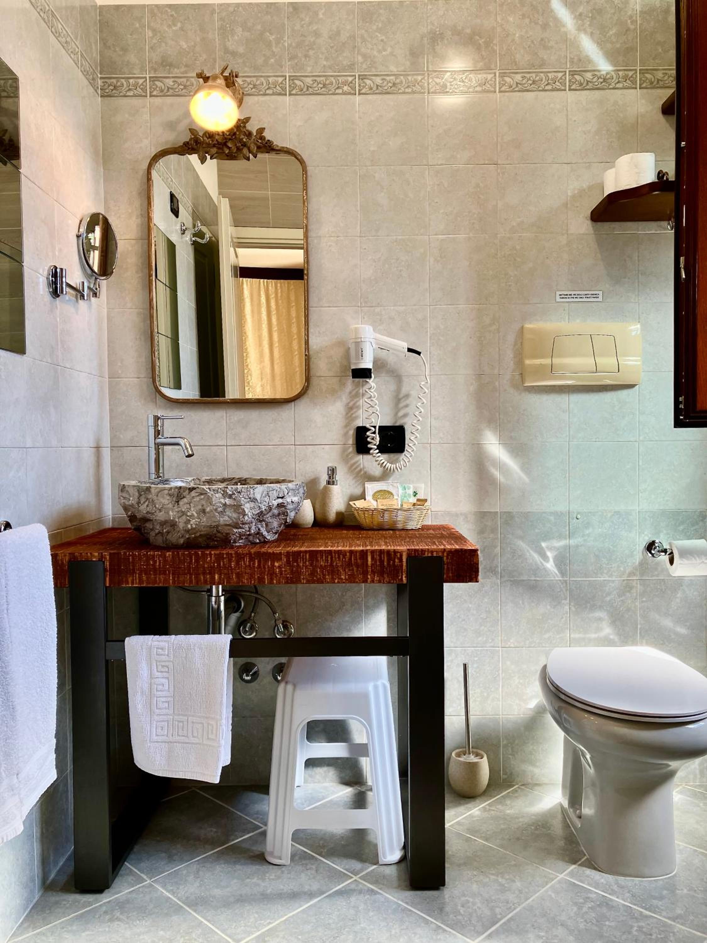 Deluxe Double or Twin Room with Spa Bath - Photo 32