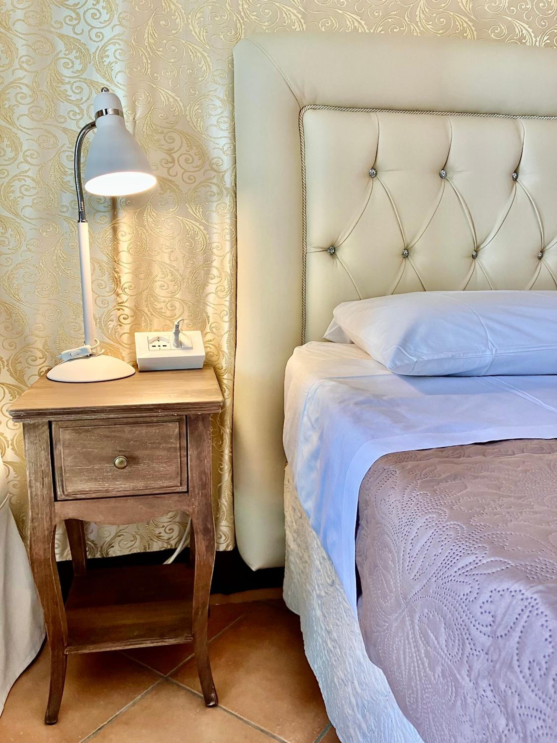 Deluxe Double or Twin Room with Spa Bath - Photo 37