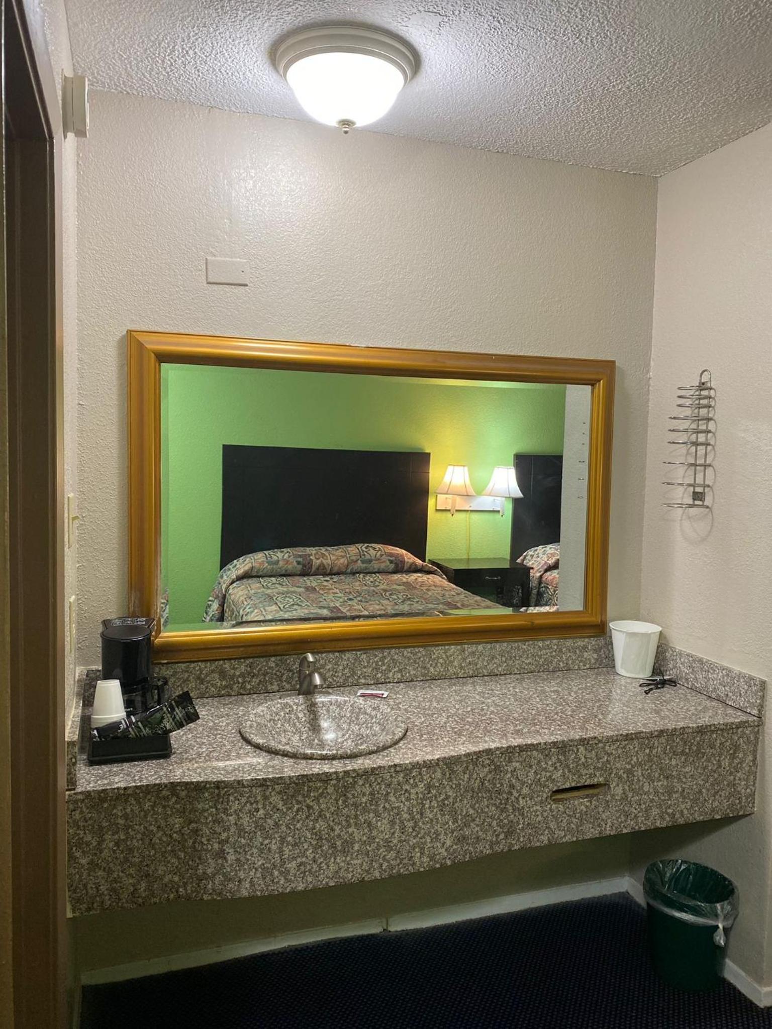 Standard King Room photo 2
