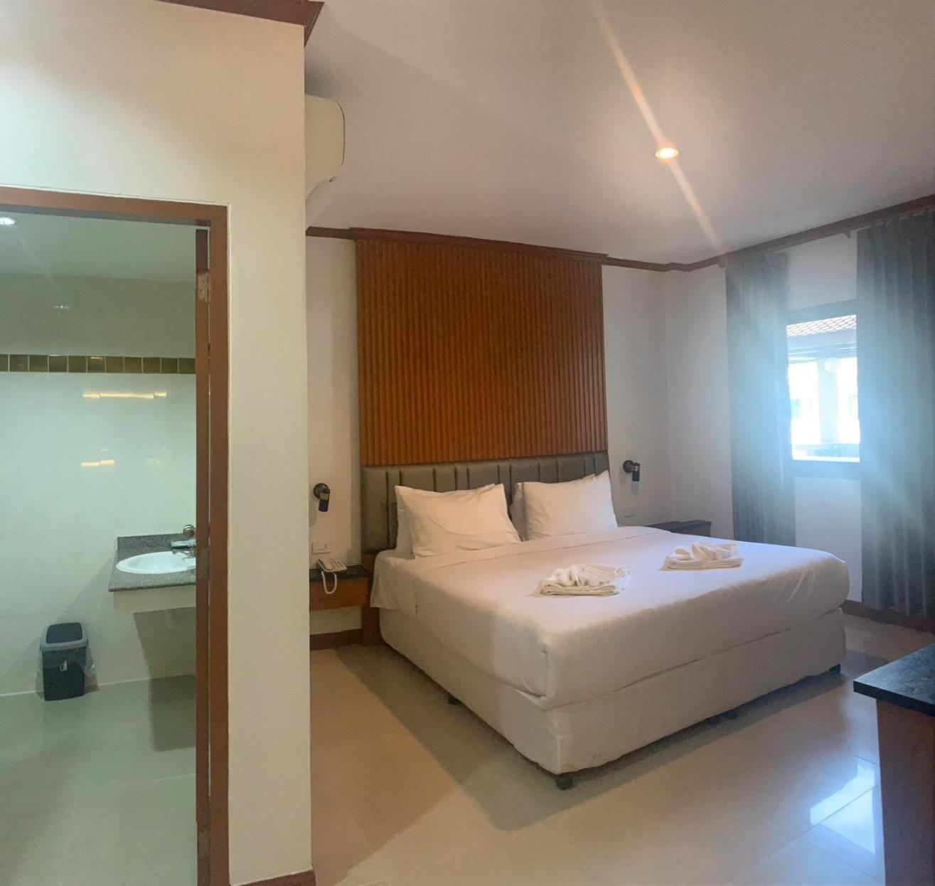Large Single Room - Photo 4