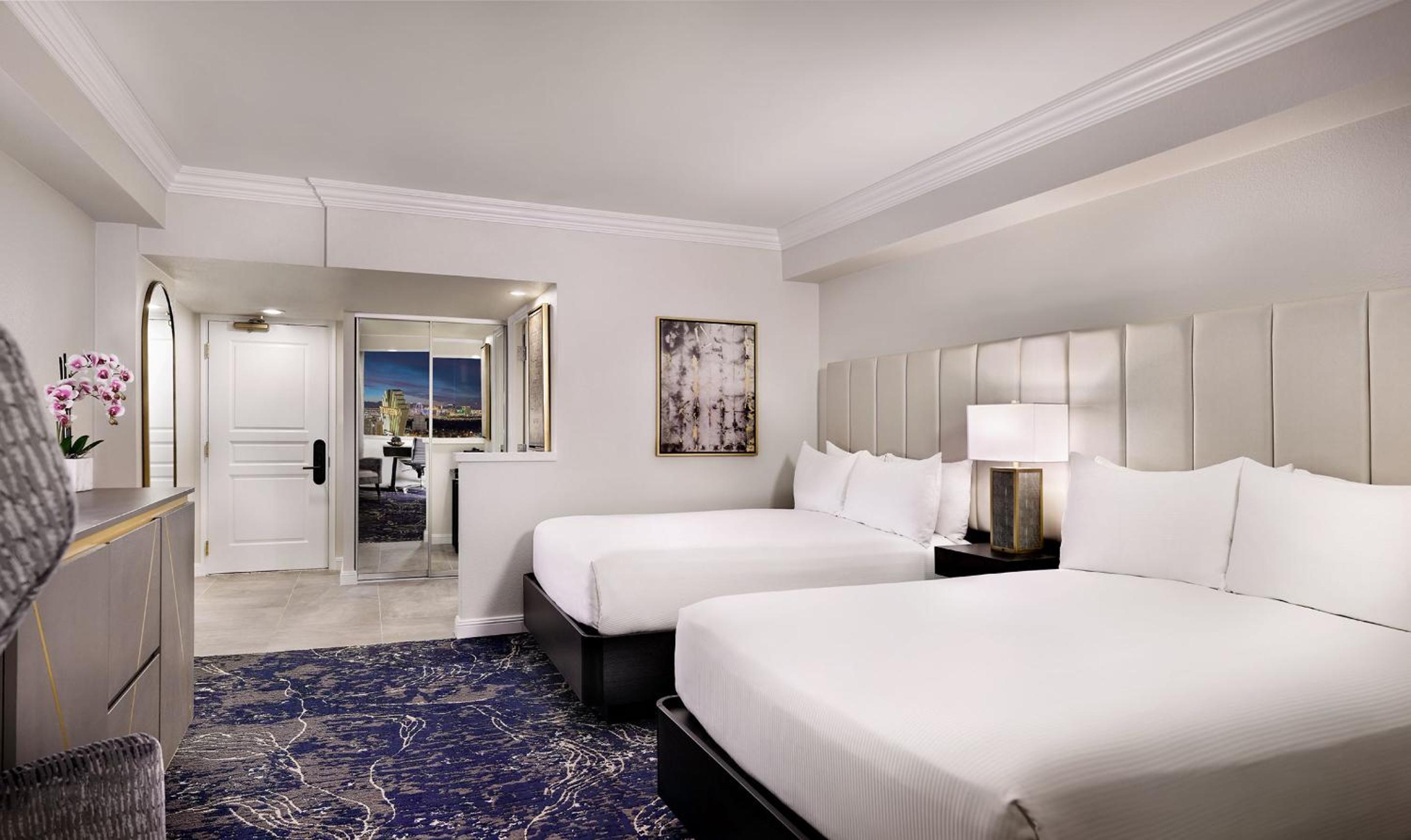 Premier Double Queen Room photo 3