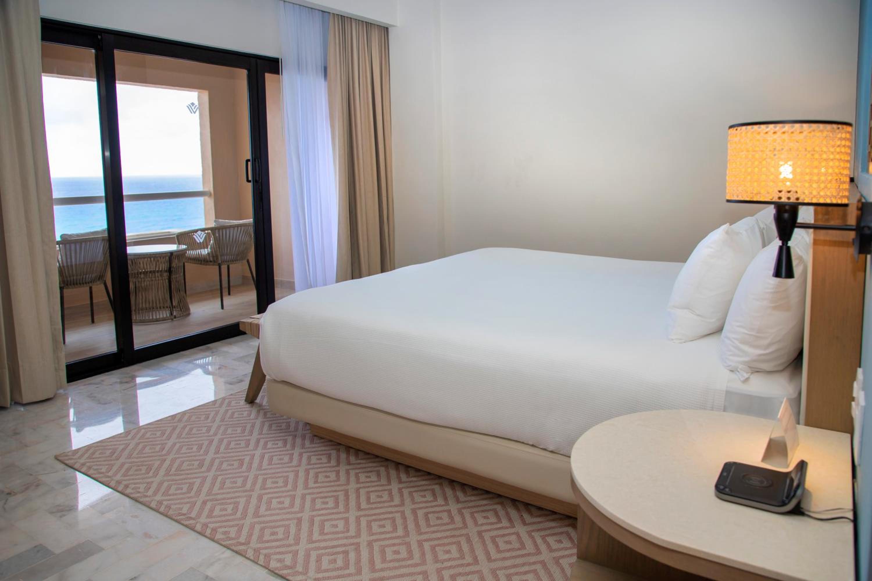 Executive King Suite with Ocean View - Non-Smoking - Photo 5