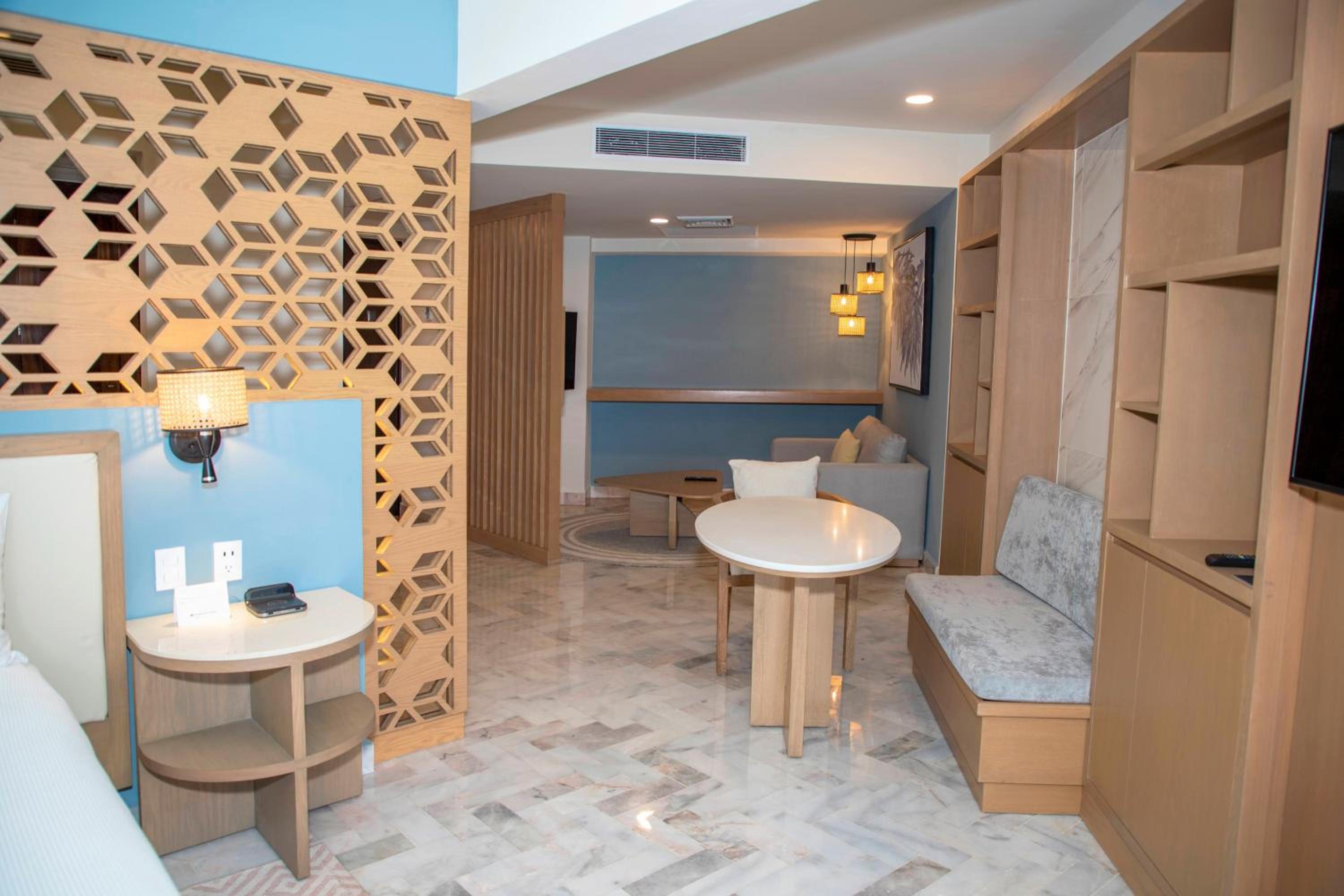 Executive King Suite with Ocean View - Non-Smoking - Photo 2