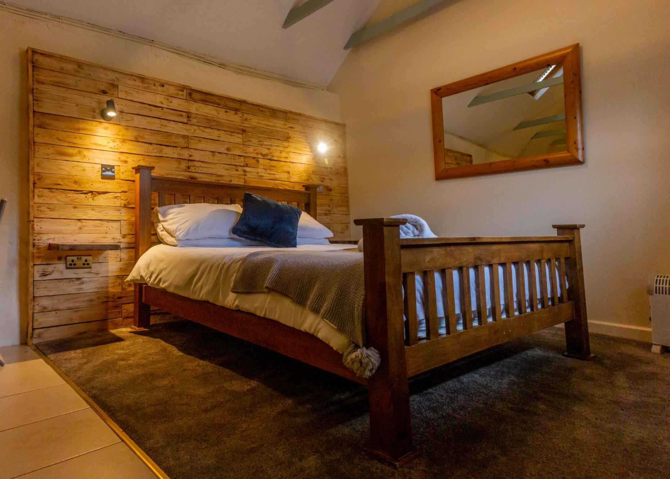 Rustic King photo 1