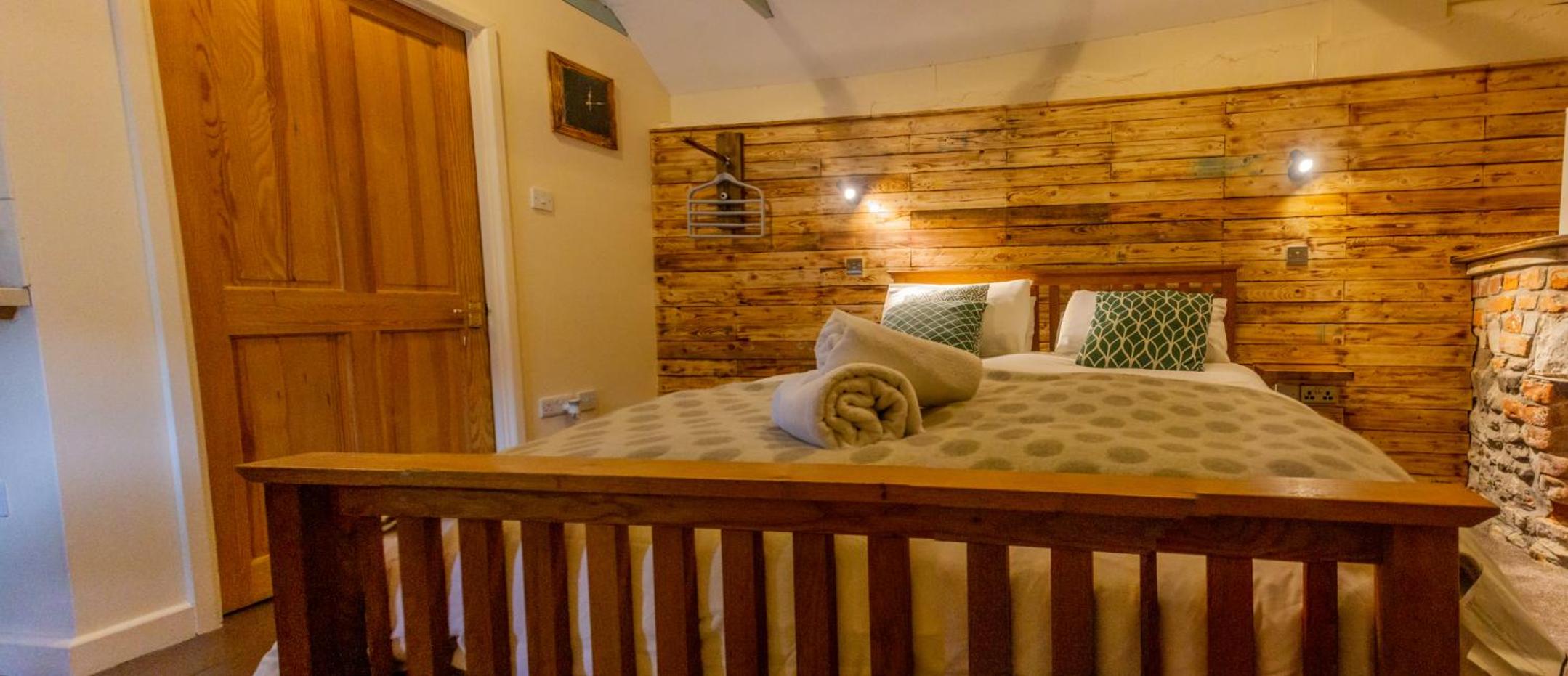 Rustic King photo 2