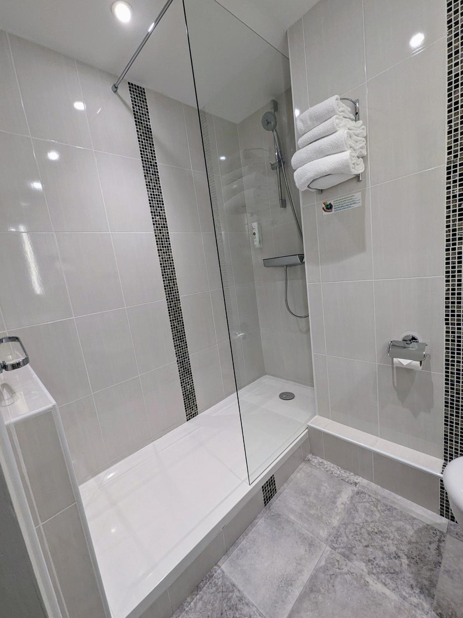 Economy Double Room1 bed 140 - Photo 6