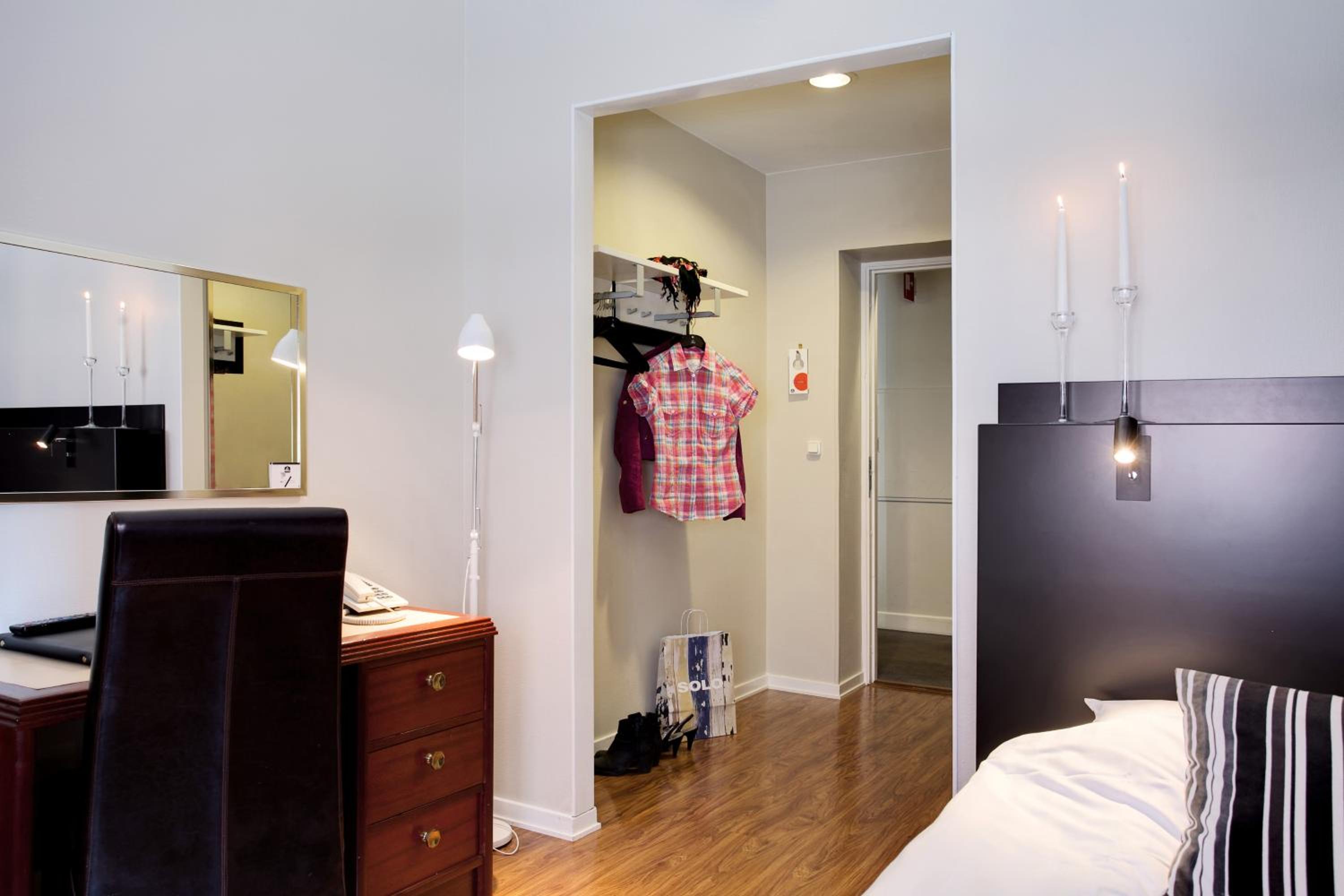 Small Double Room - Photo 4