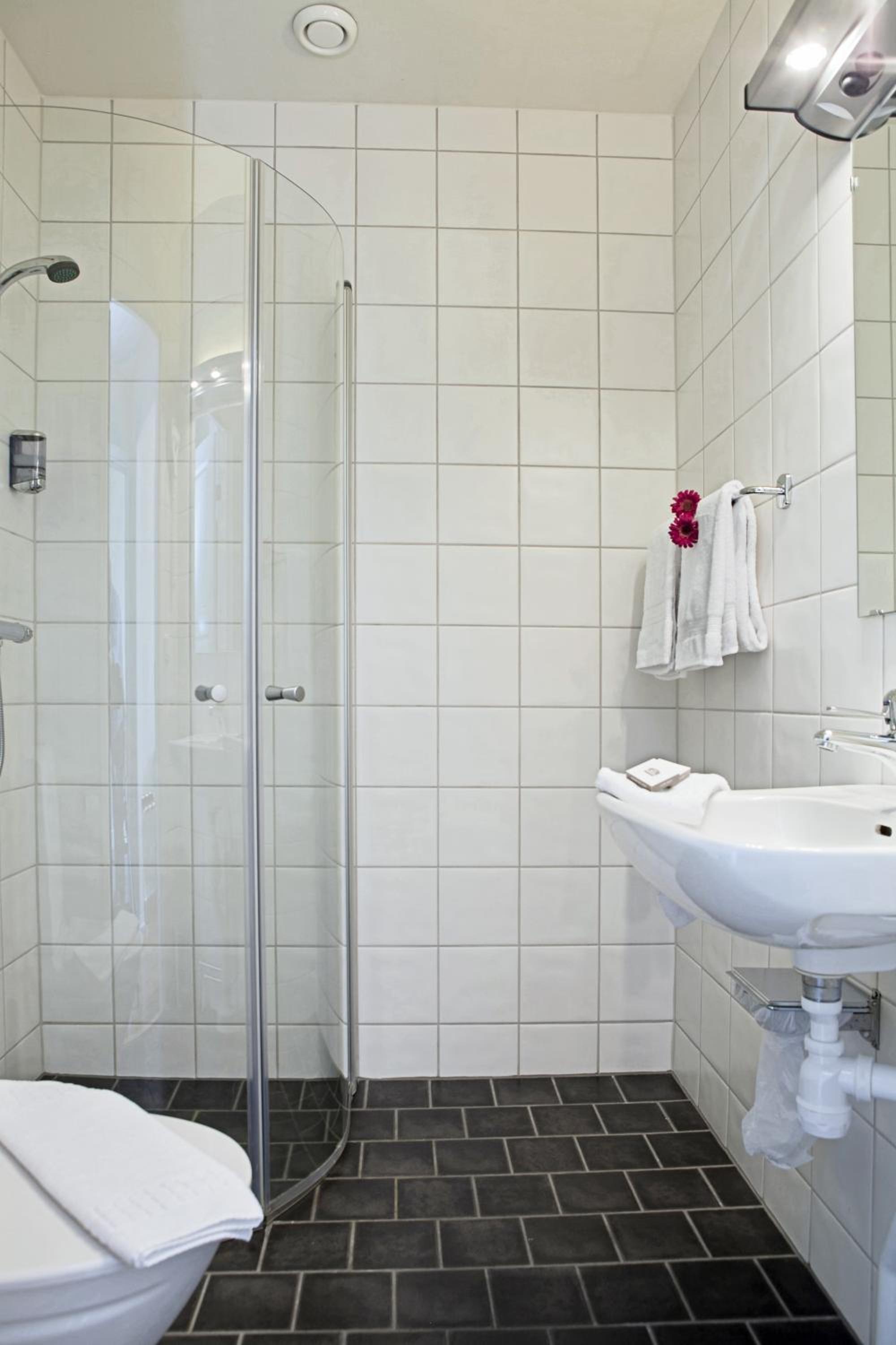 Small Double Room - Photo 7