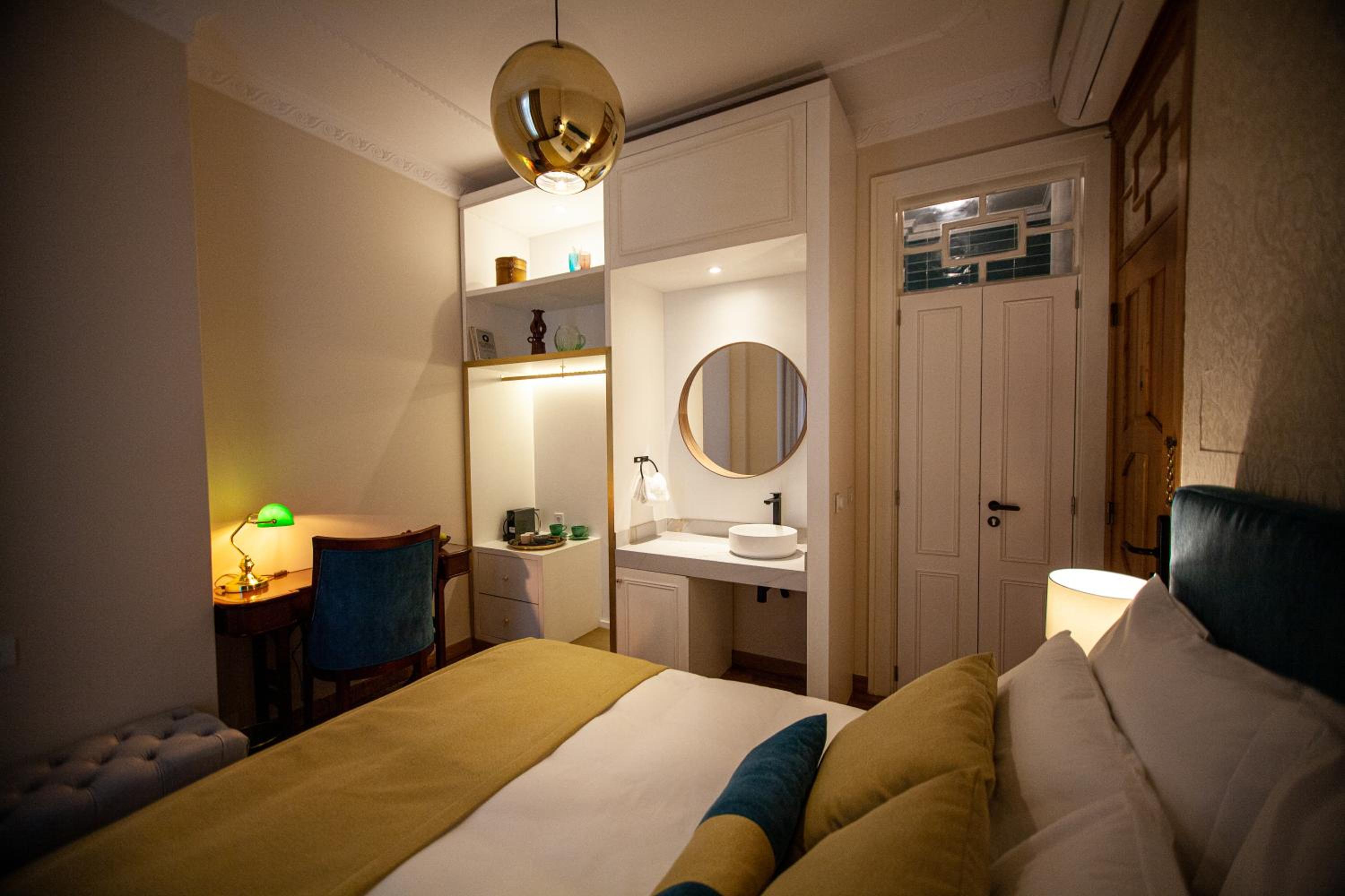 Deluxe Double Room with Side Sea View - Photo 1