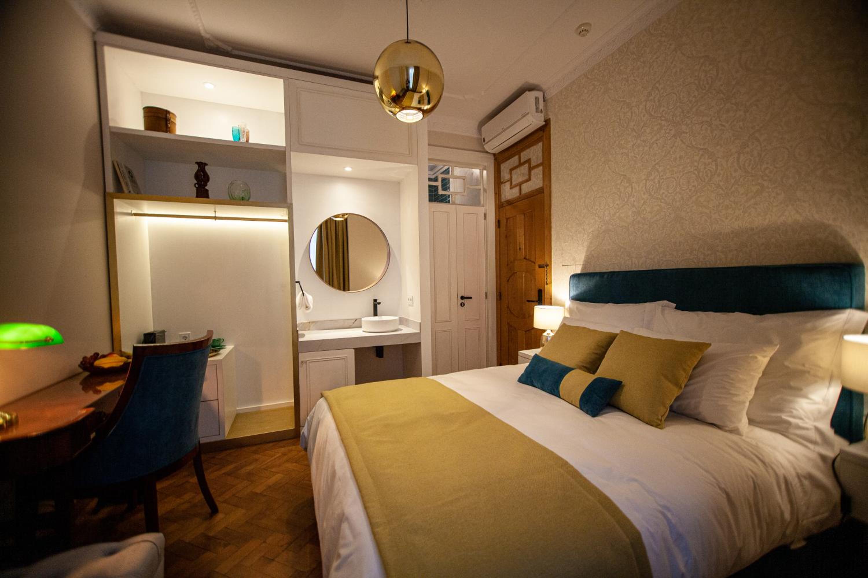 Deluxe Double Room with Side Sea View - Photo 3