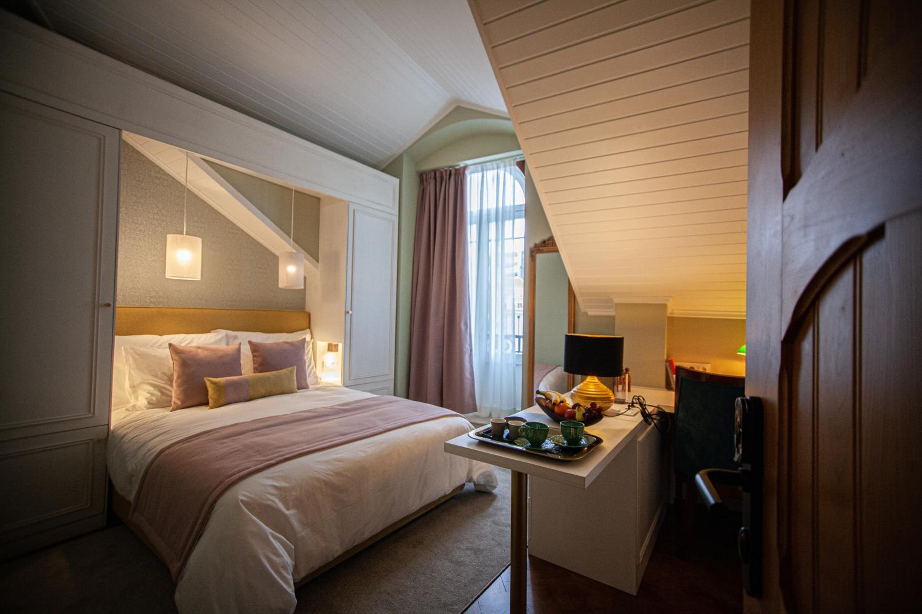 Deluxe Double Room with Balcony - Photo 2