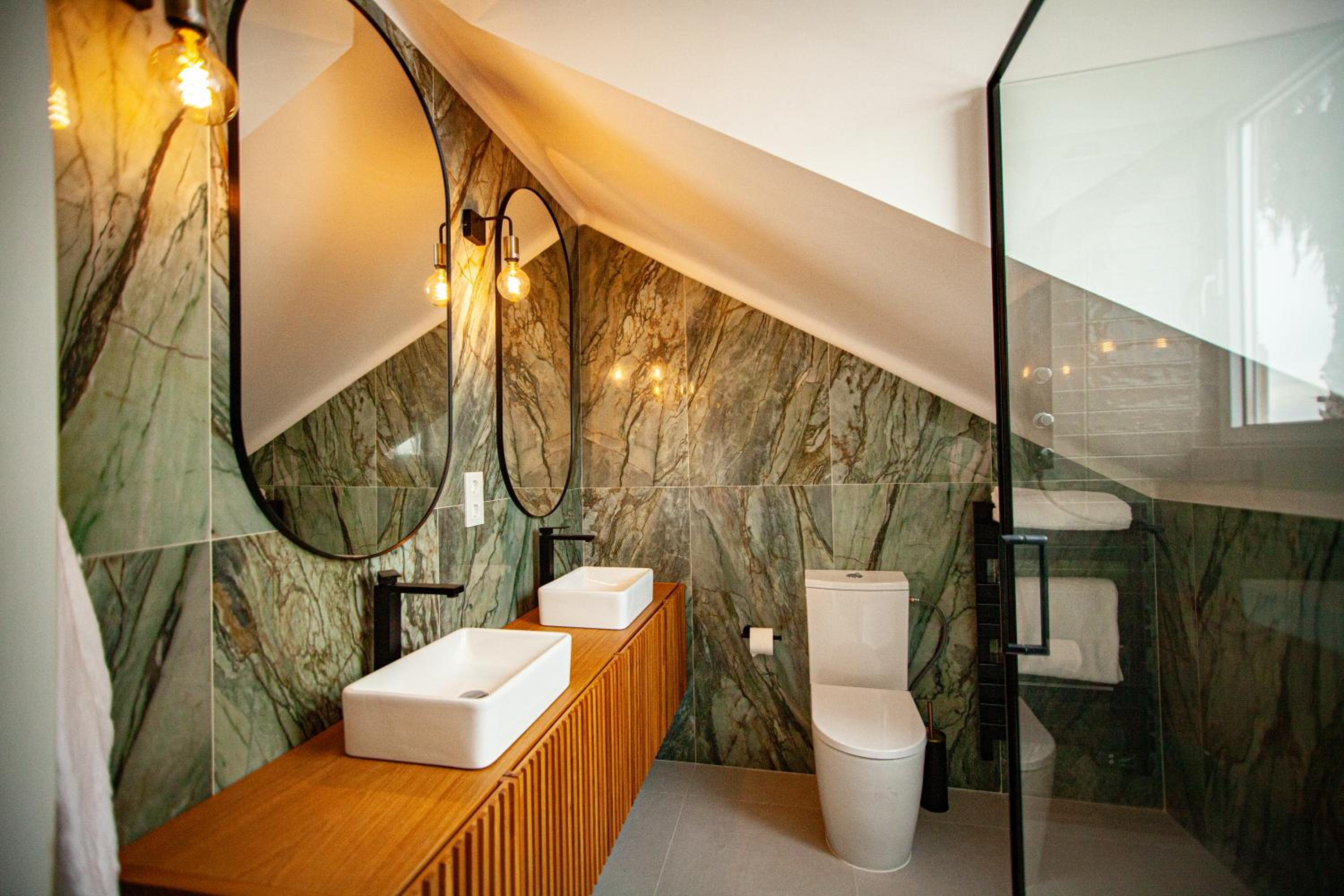 Queen Room with Sea View - Photo 3