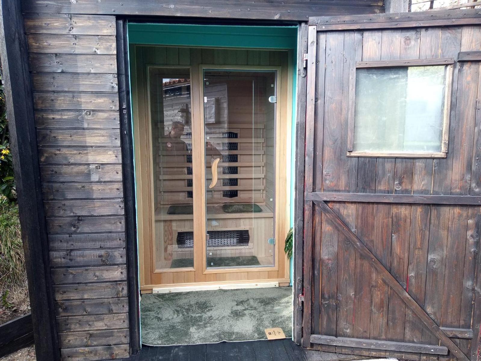 Double Room with Private Bathroom - Photo 16