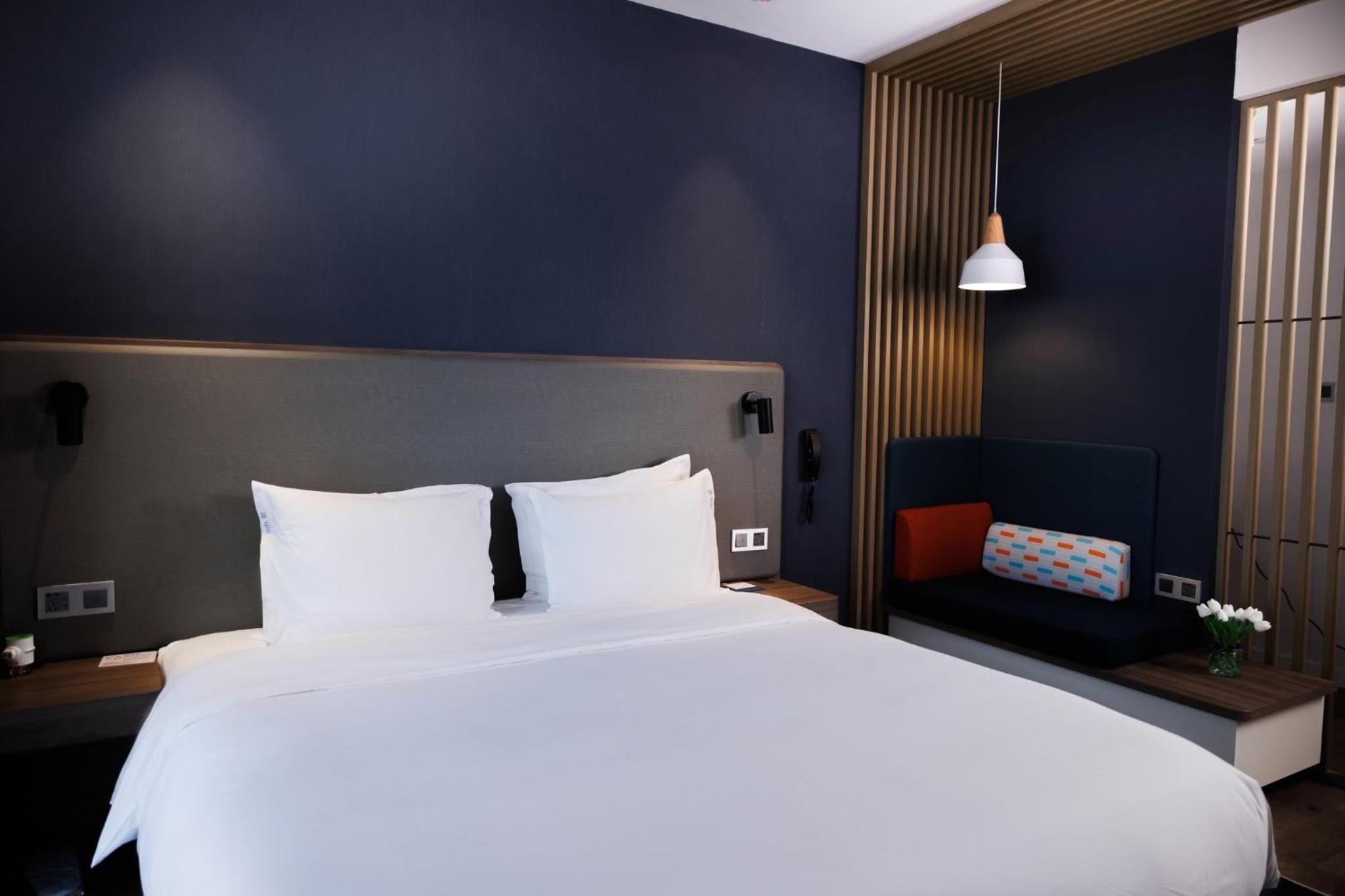 Standard King Room - Photo 6