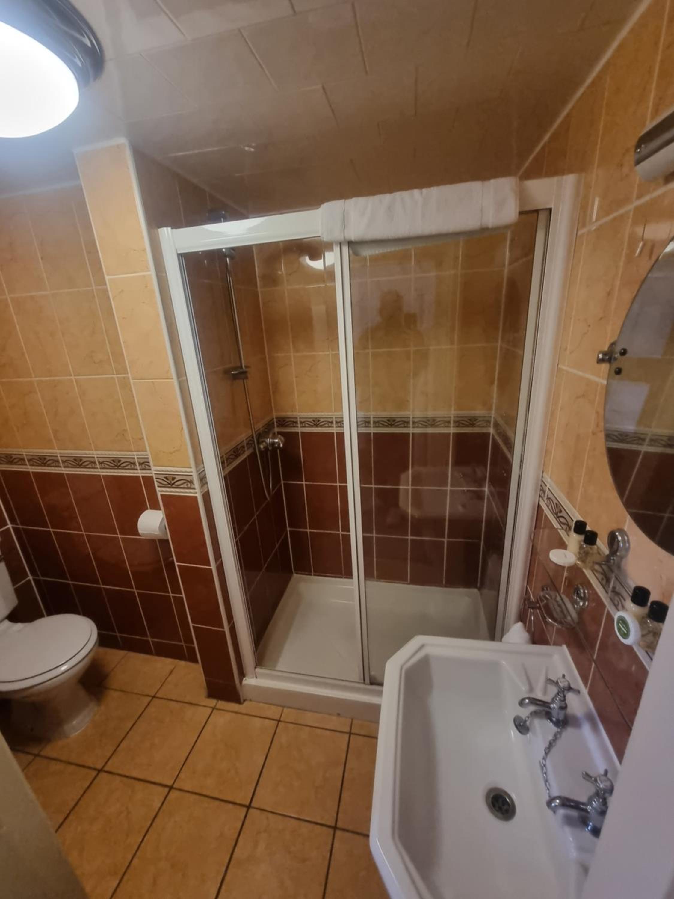 Twin Room en suite - Photo 3