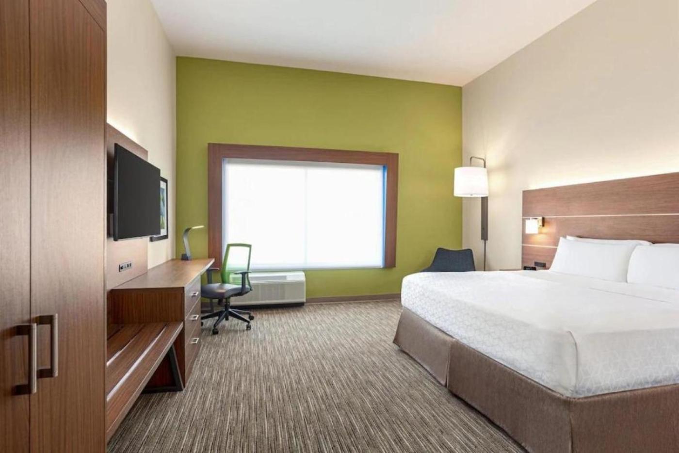 Standard King Room - Photo 3