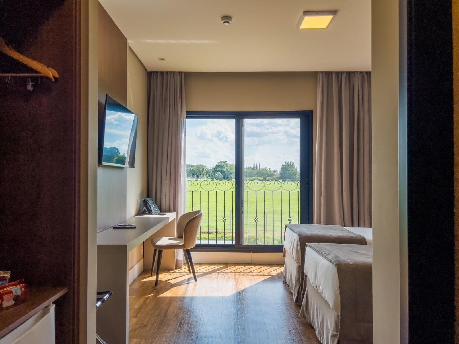 Standard Twin Room - Photo 5