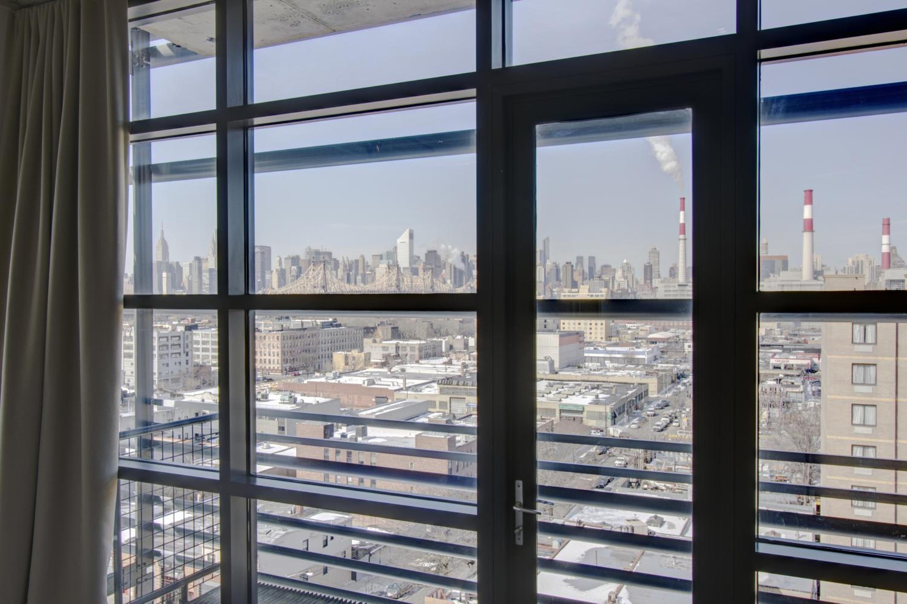King Room with Manhattan View Balcony photo 3