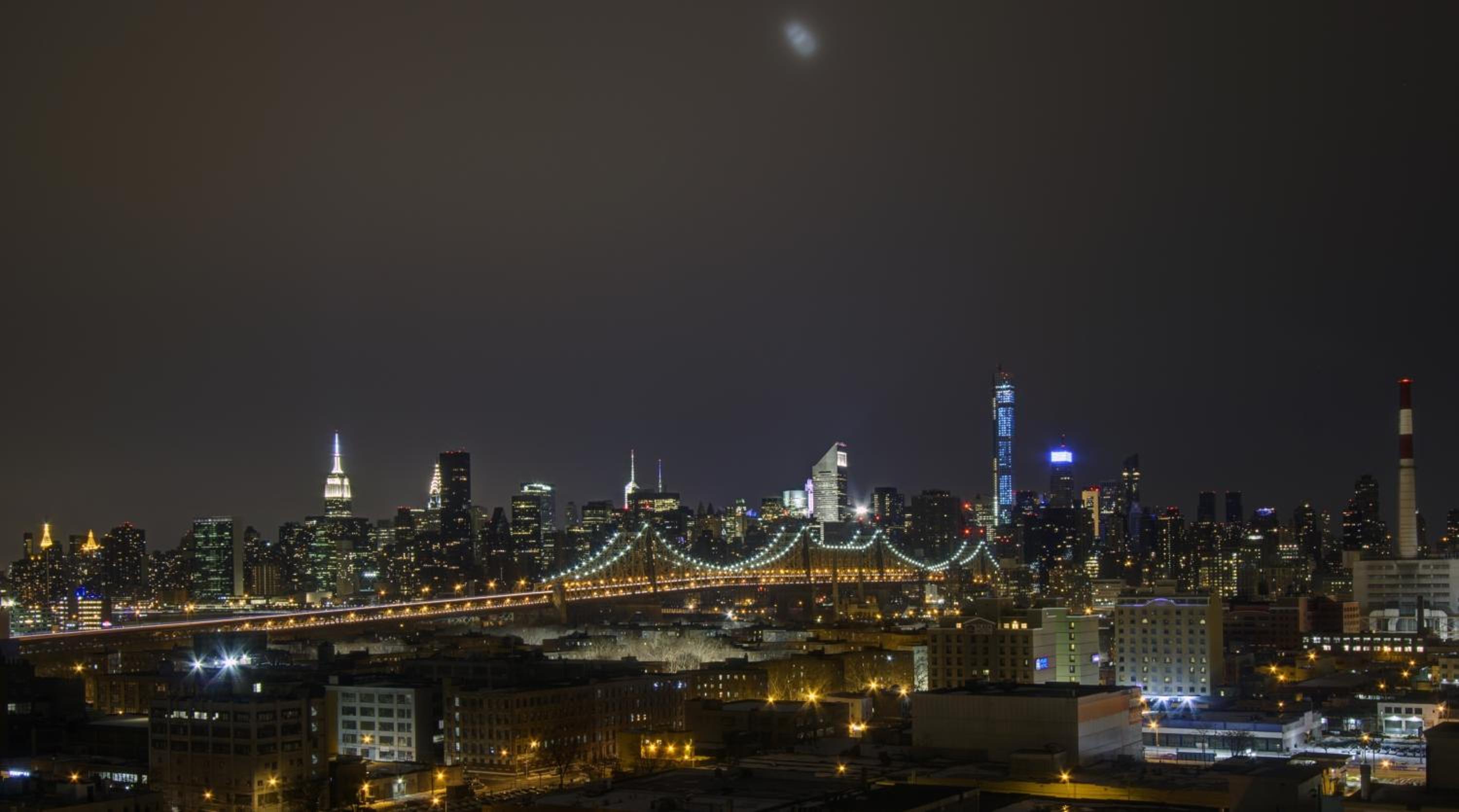 Corner King Room with Manhattan View Balcony photo 2