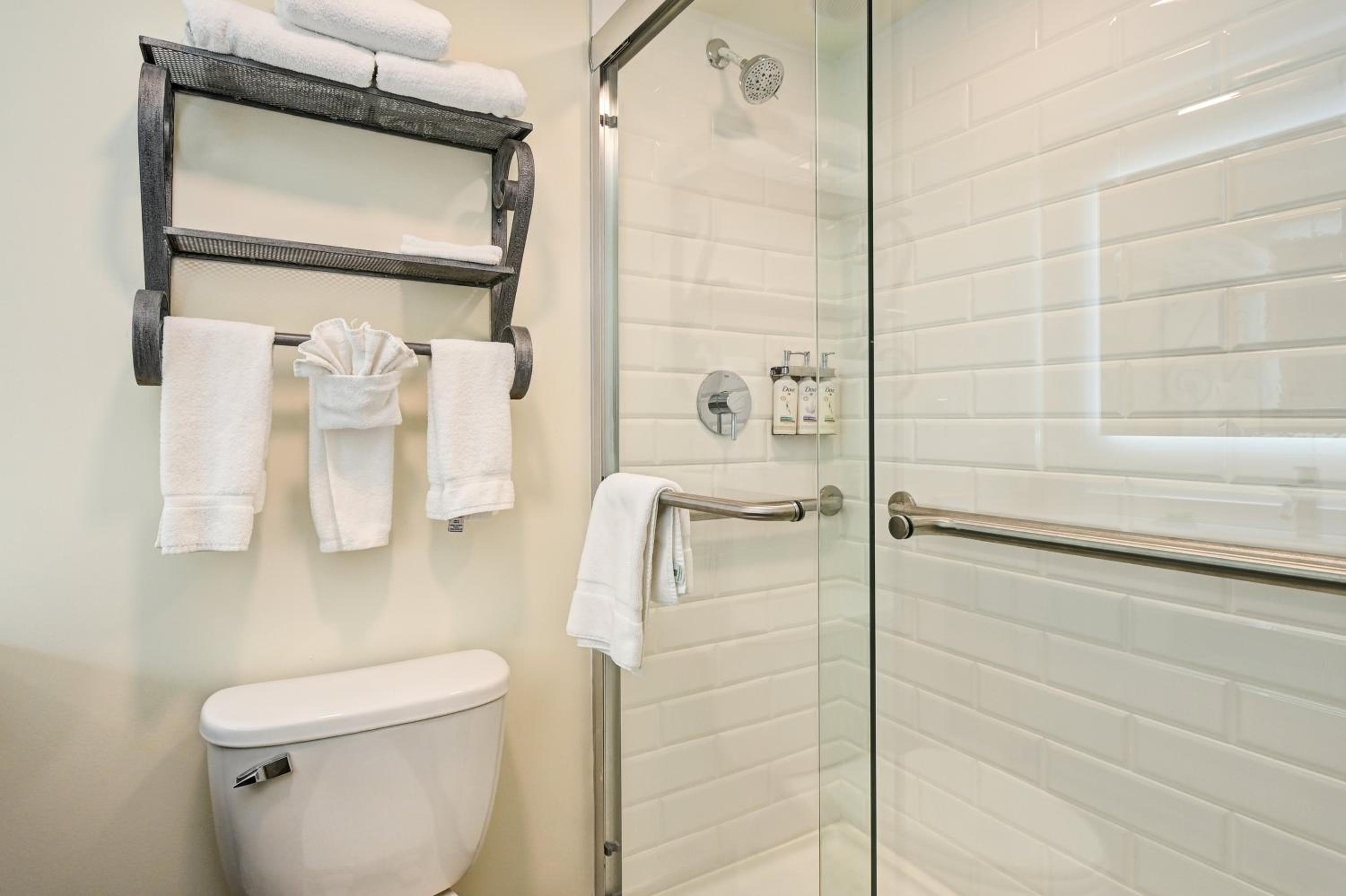 One-Bedroom King Suite with Courtyard View - Photo 6
