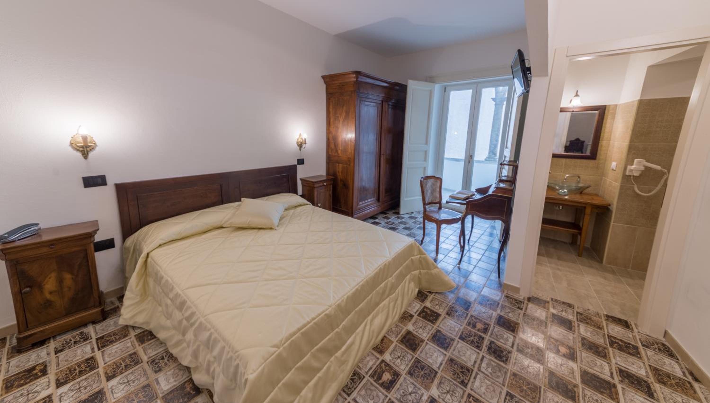 Deluxe Double Room photo 3