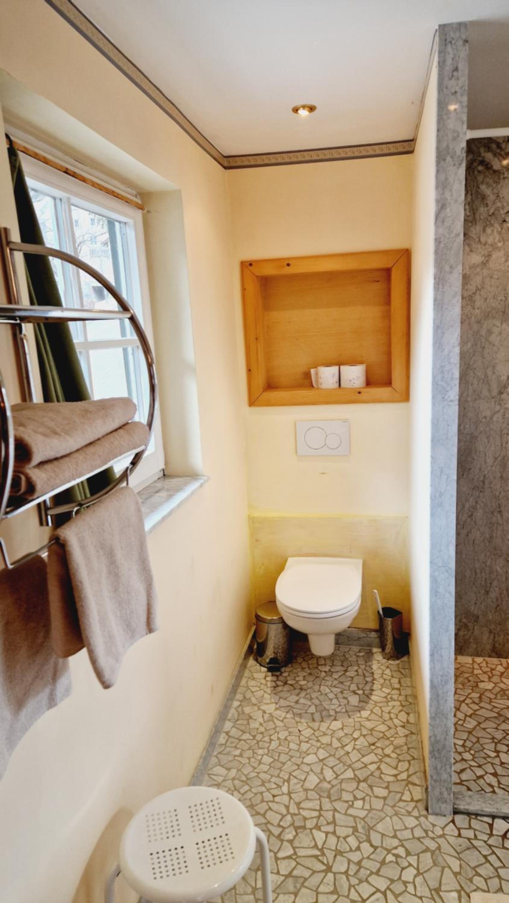 Deluxe Double Room with Shower - Photo 5
