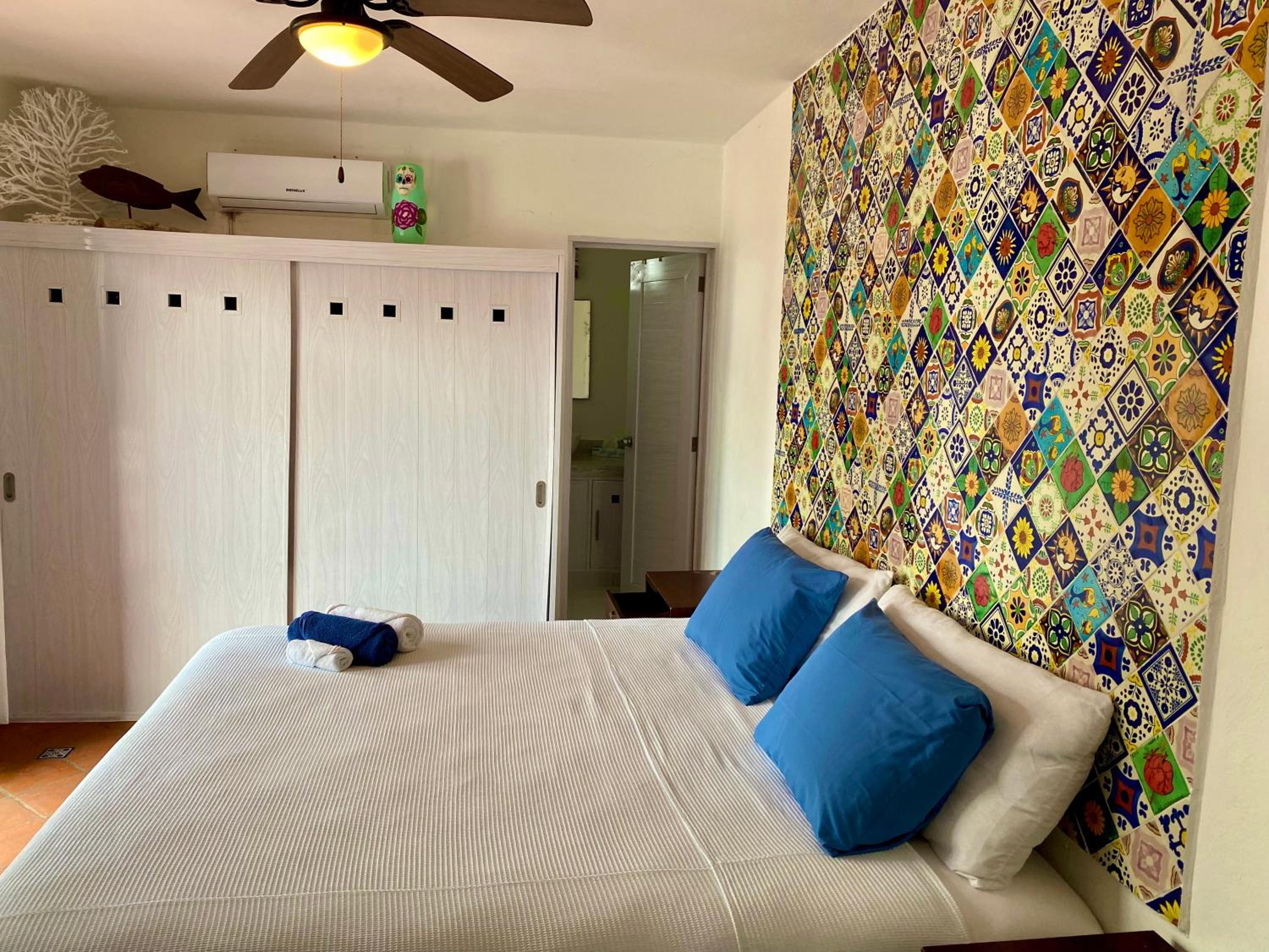 Suite with Balcony - Photo 13