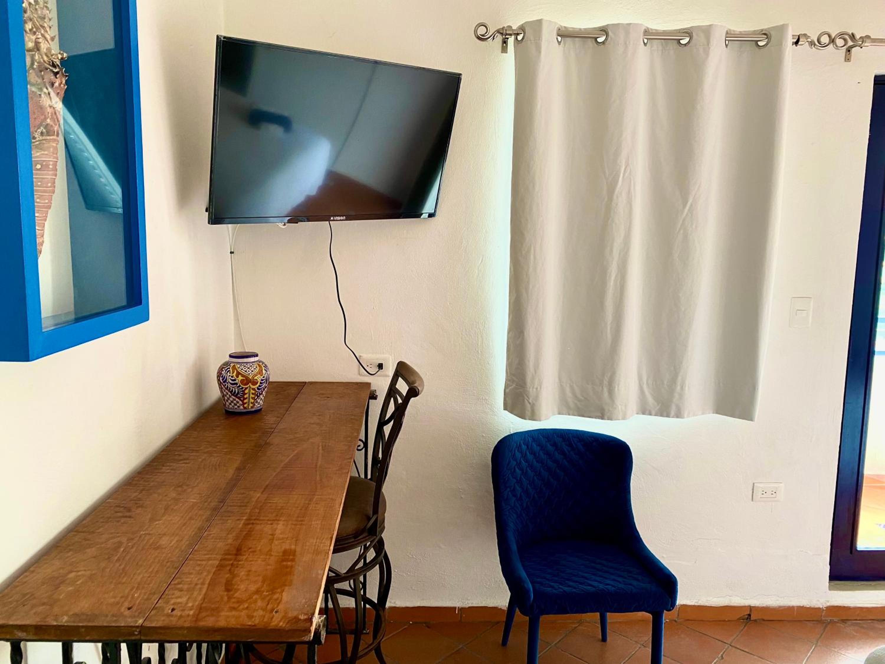Suite with Balcony - Photo 10