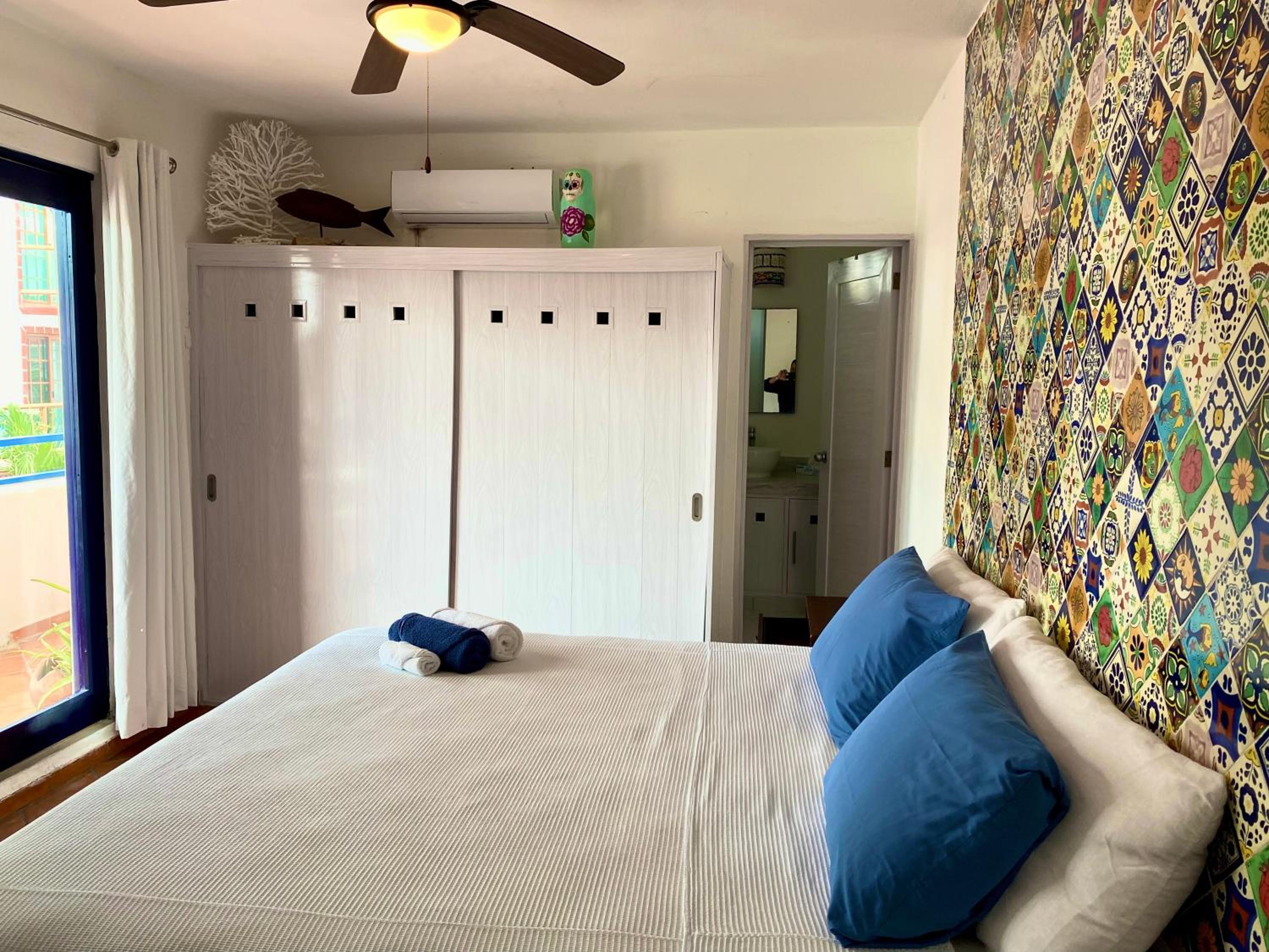 Suite with Balcony - Photo 9