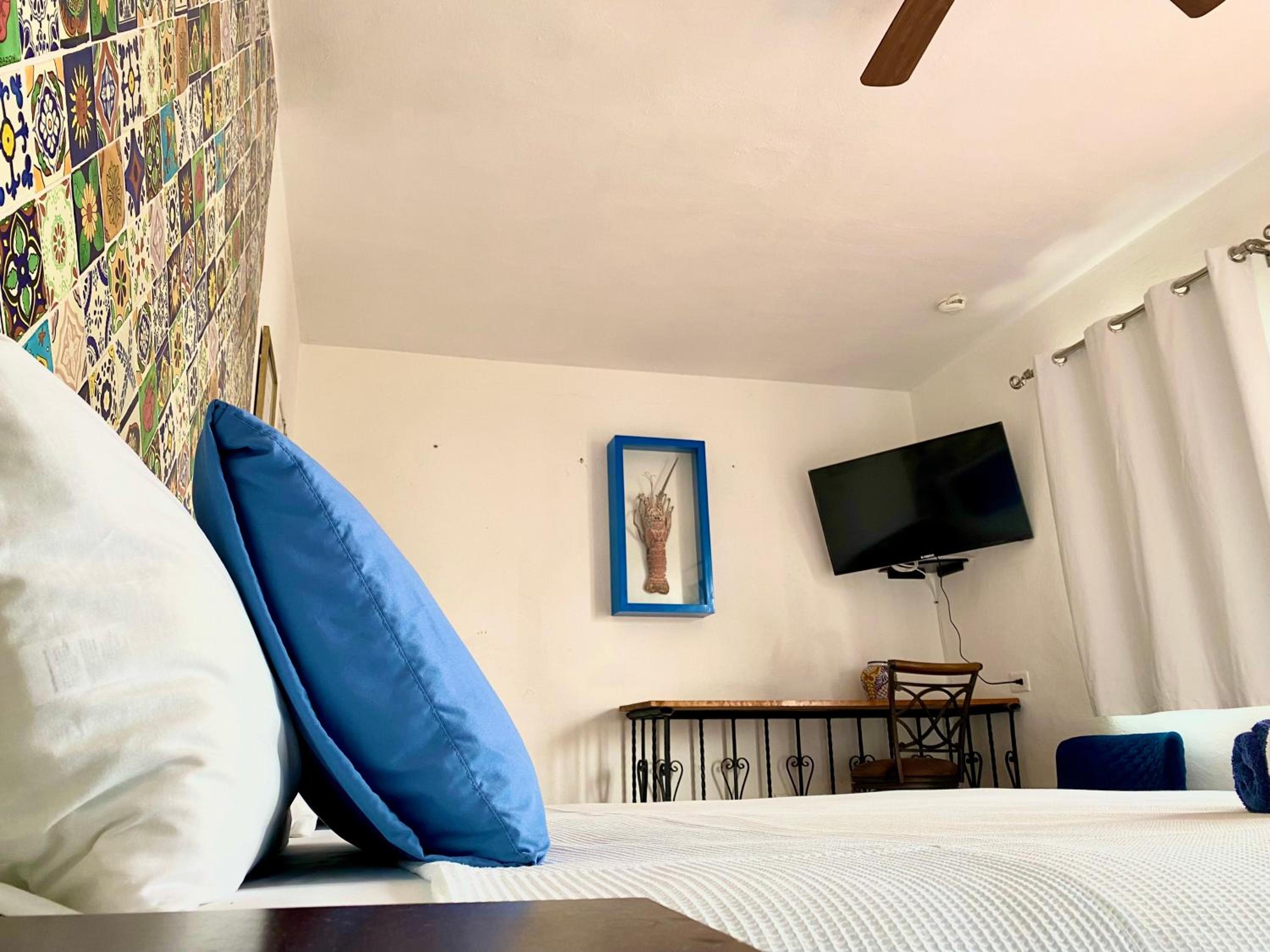 Suite with Balcony - Photo 7