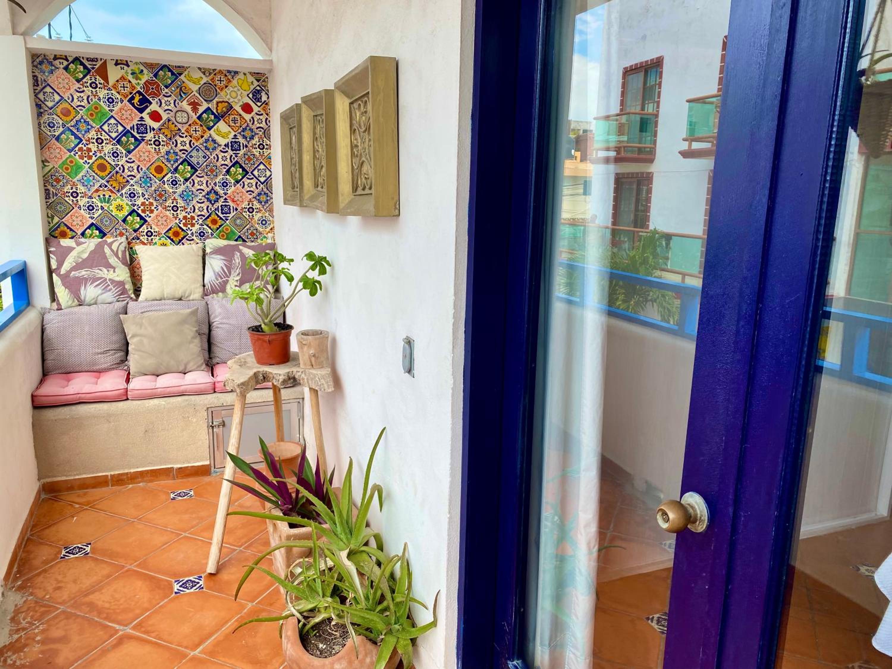 Suite with Balcony - Photo 3