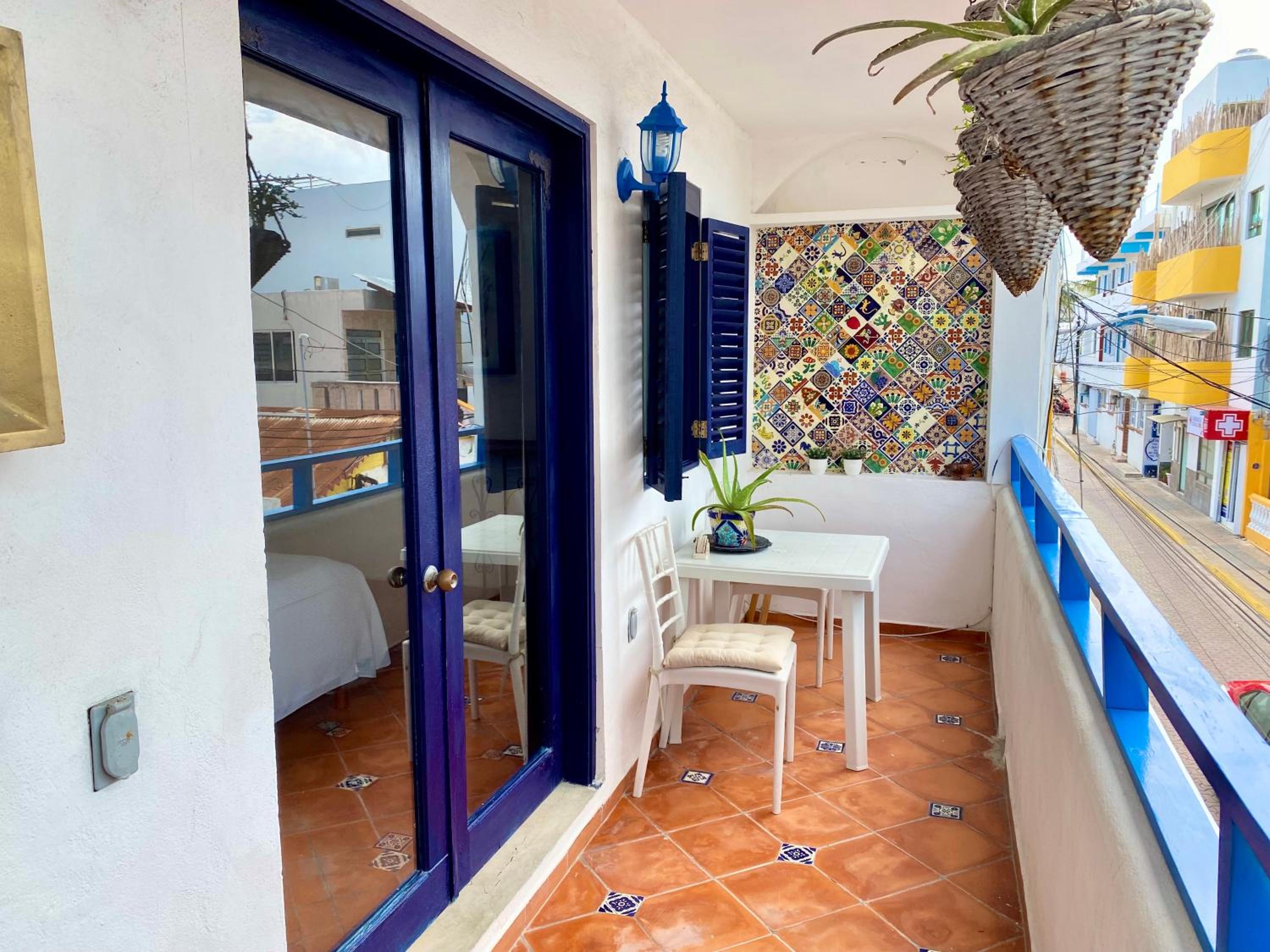 Suite with Balcony - Photo 2