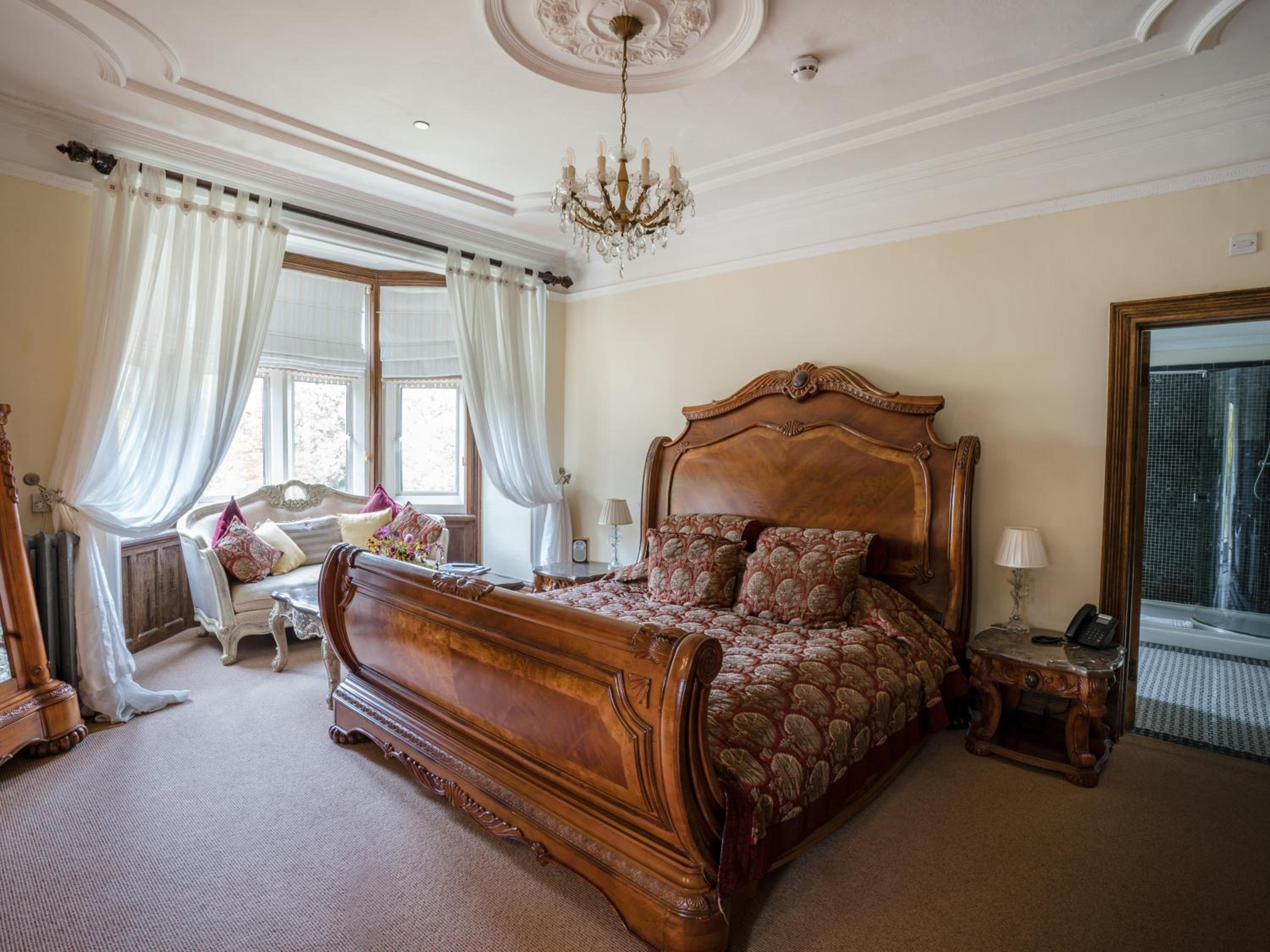 Deluxe King Suite photo 1