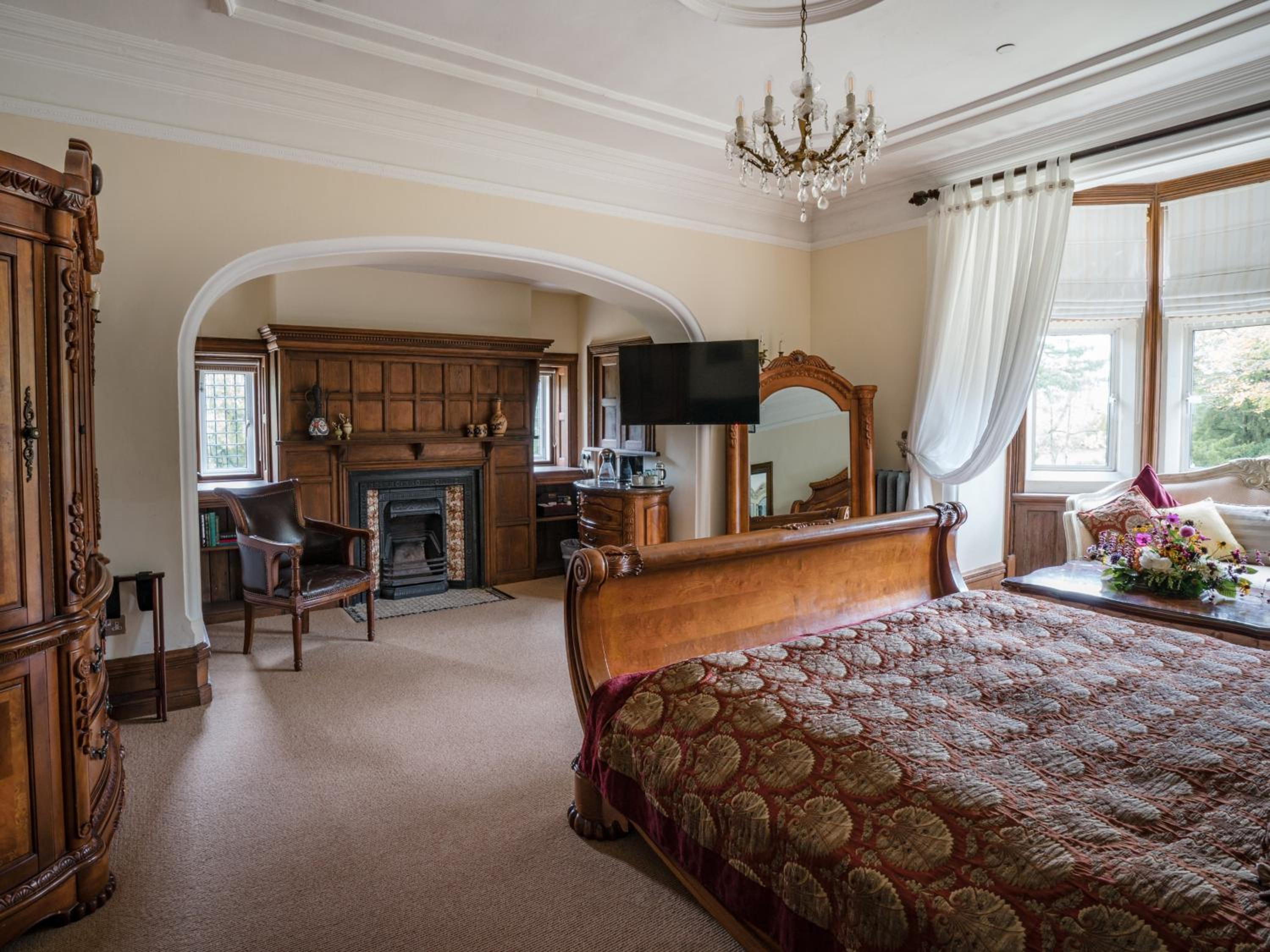 Deluxe King Suite photo 2