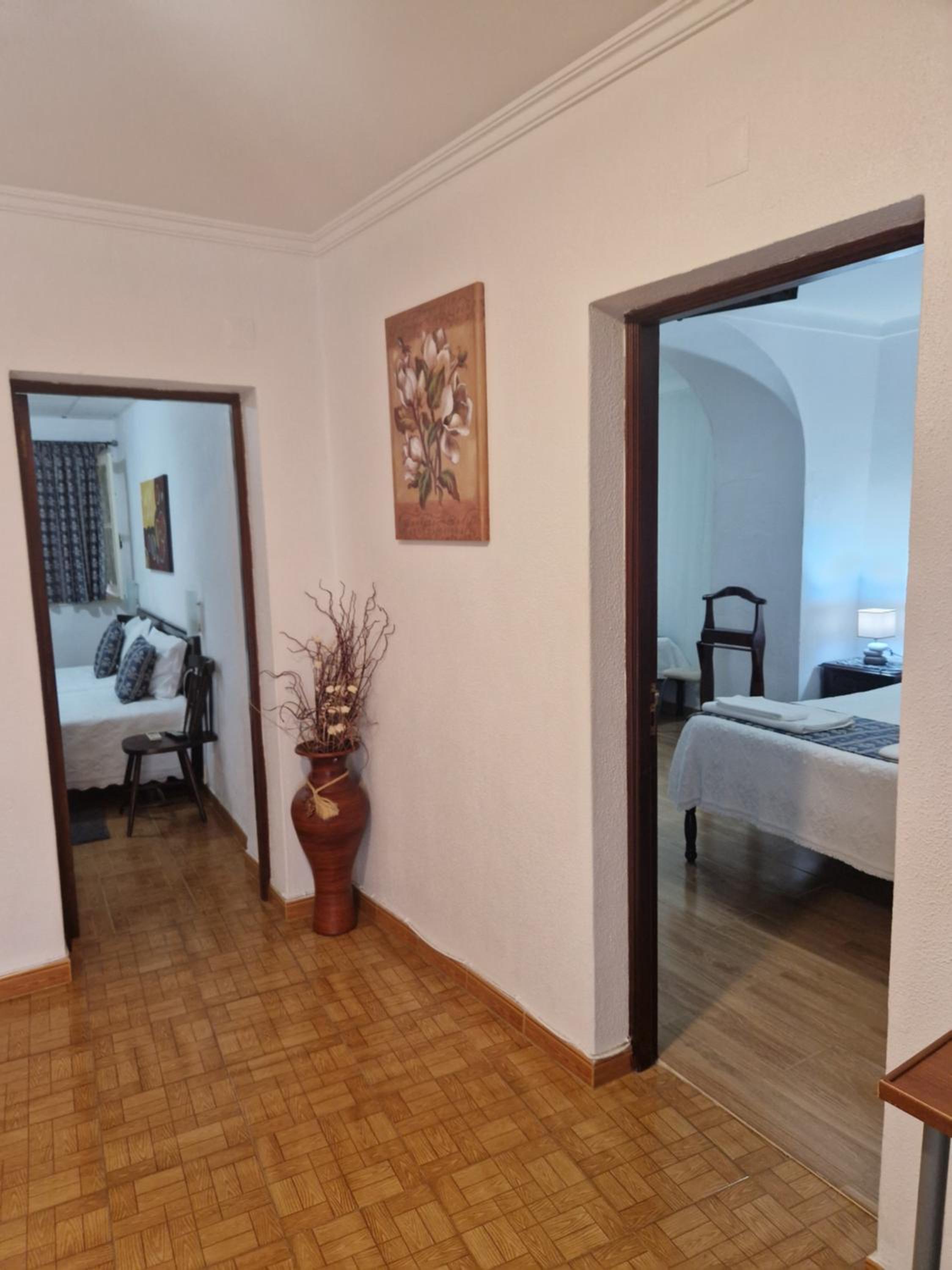 Family Room with Private Bathroom - Photo 8