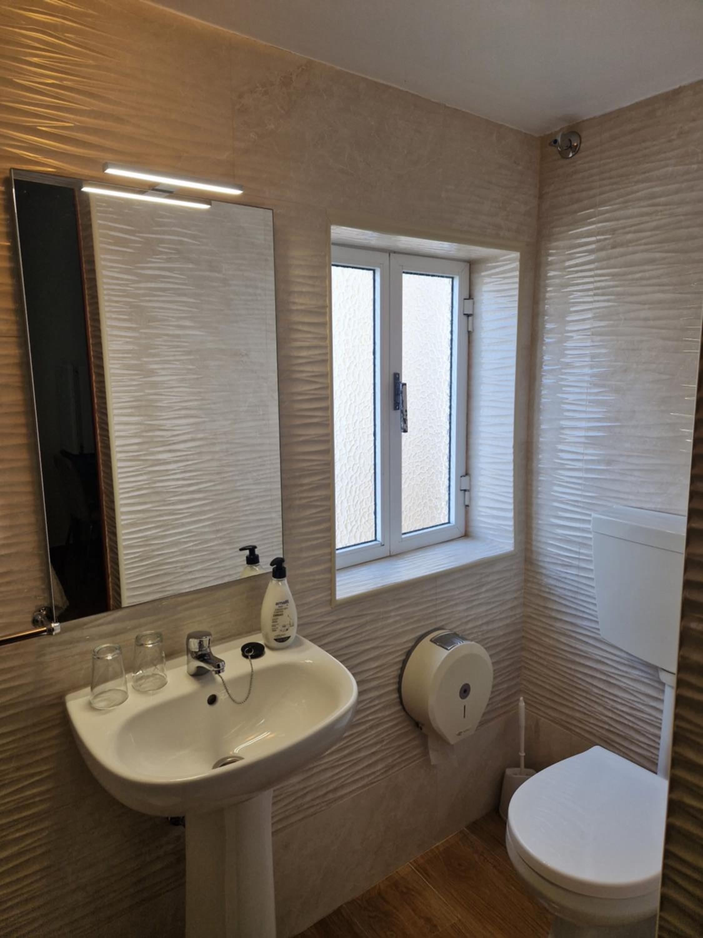 Family Room with Private Bathroom - Photo 7