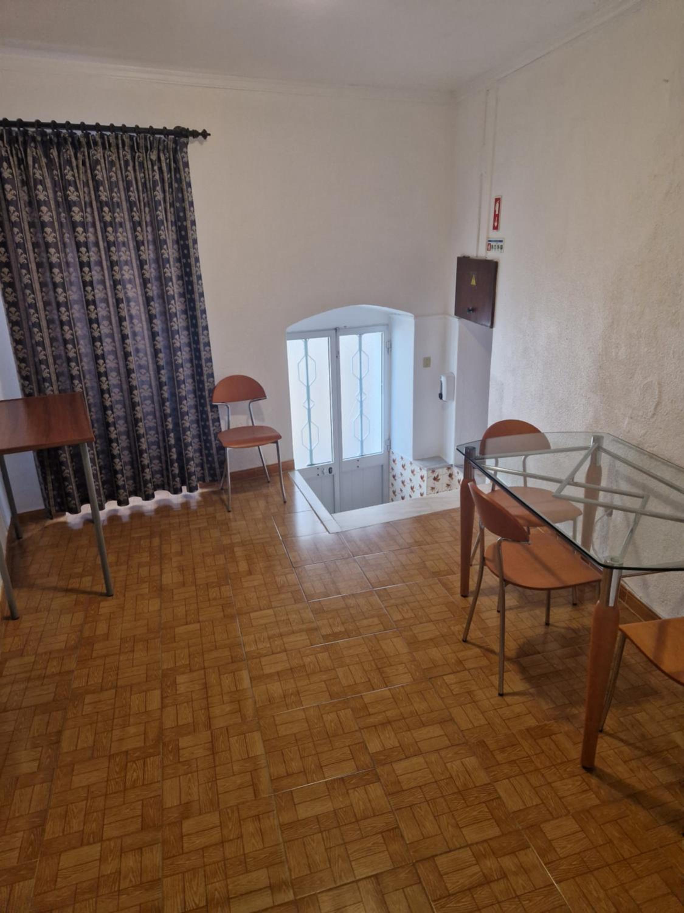 Family Room with Private Bathroom - Photo 11