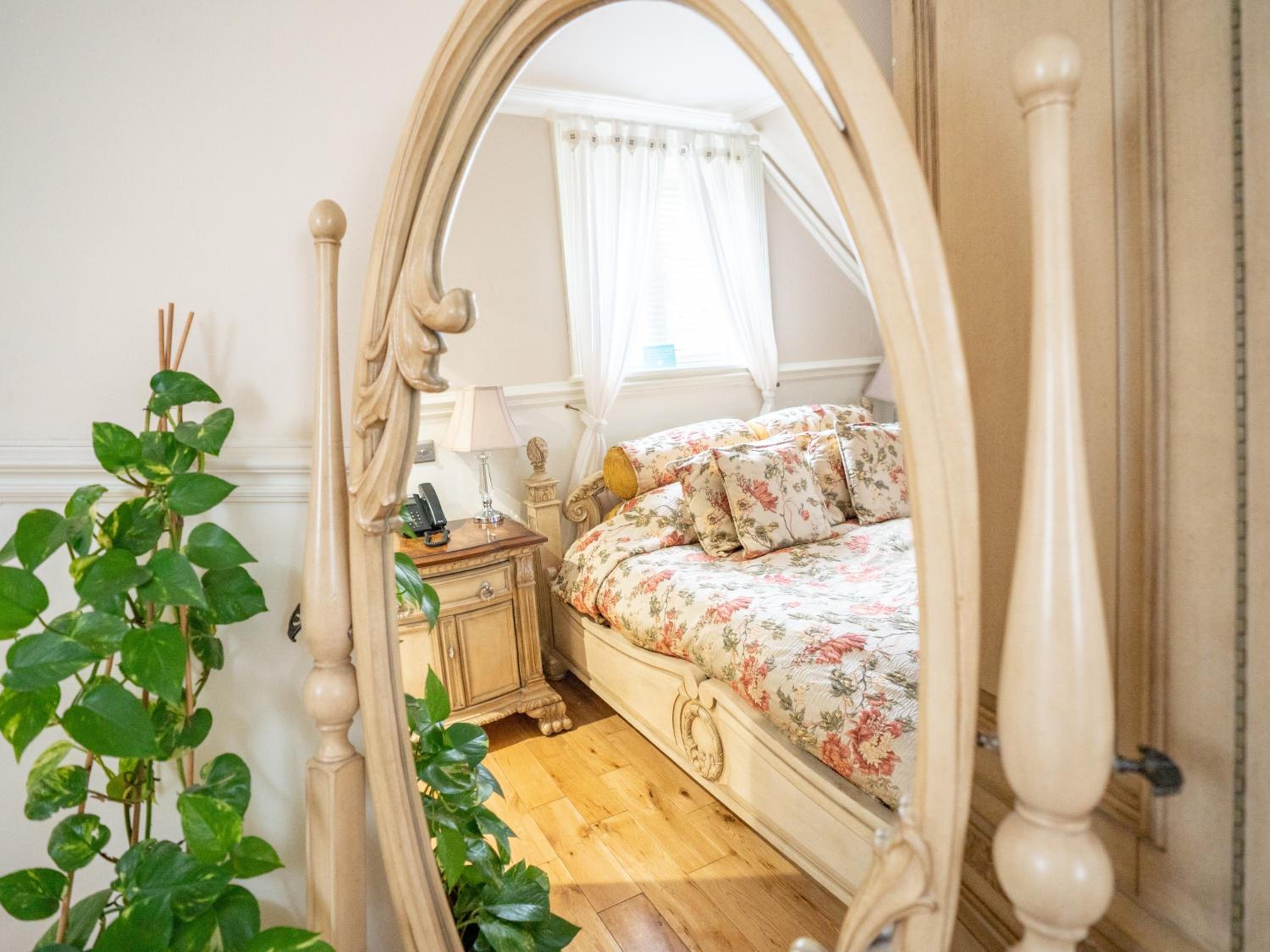 Standard Double Room with Shower -Mews building photo 3