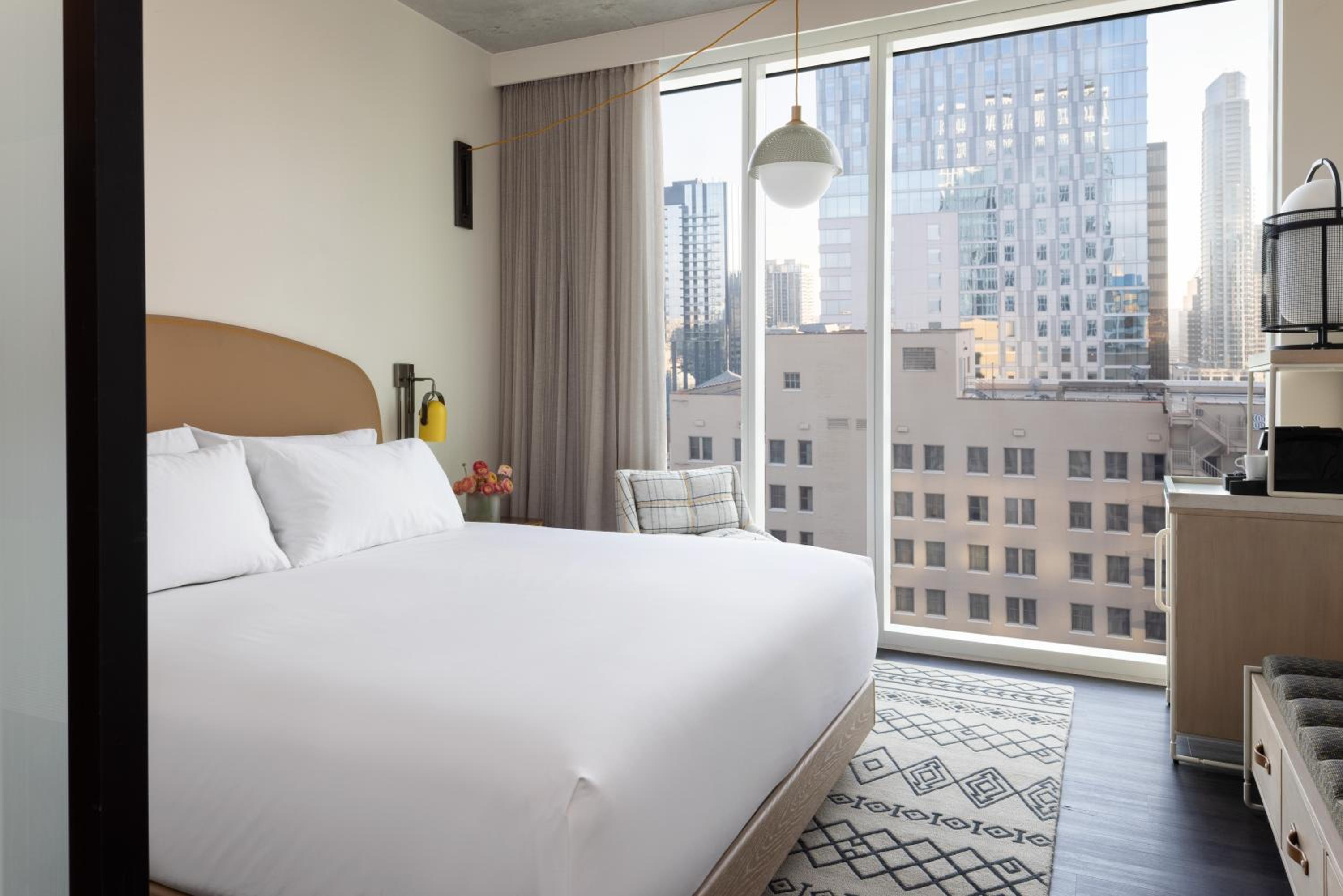 King Room with City View - Photo 2