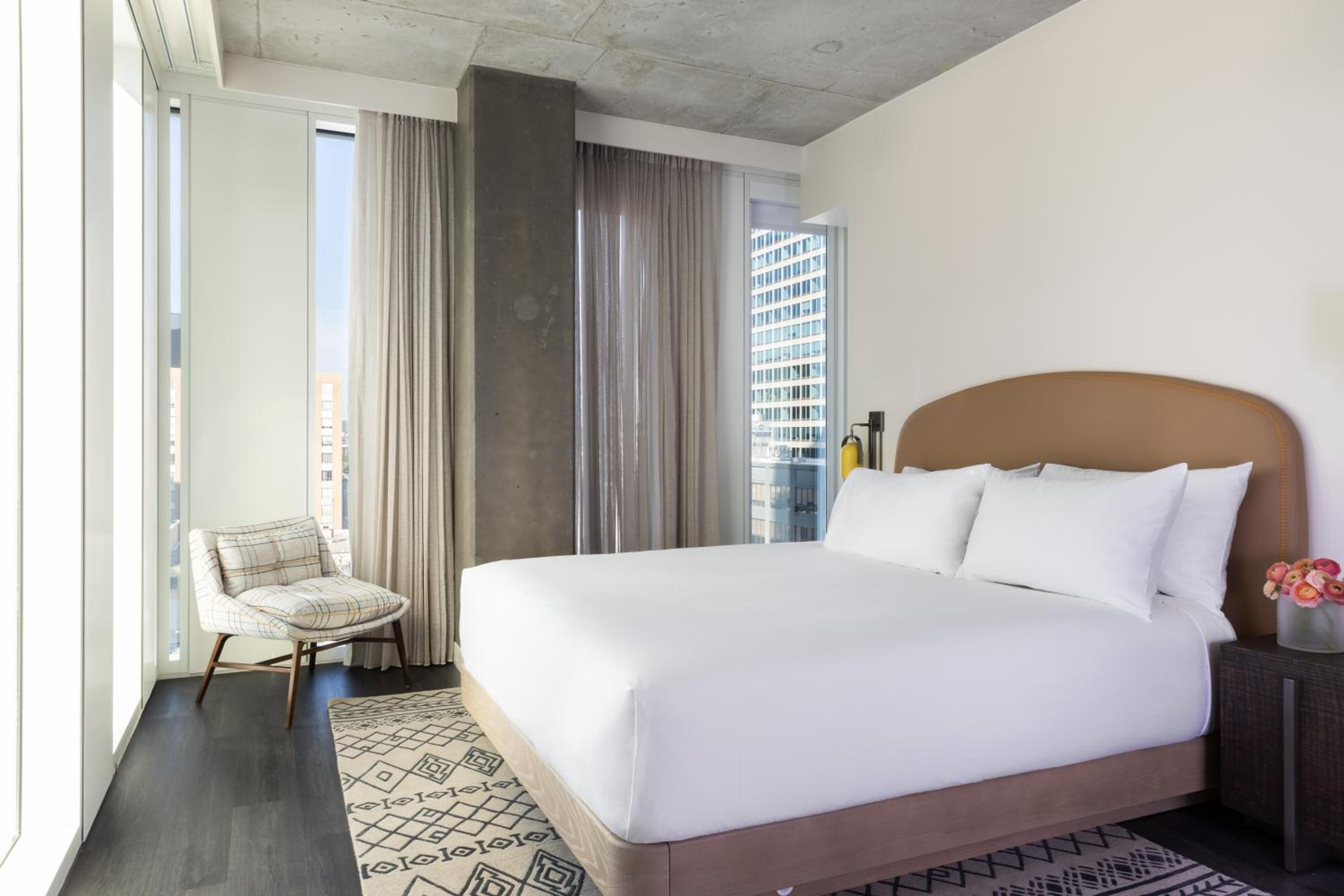 Deluxe King Room - Photo 3