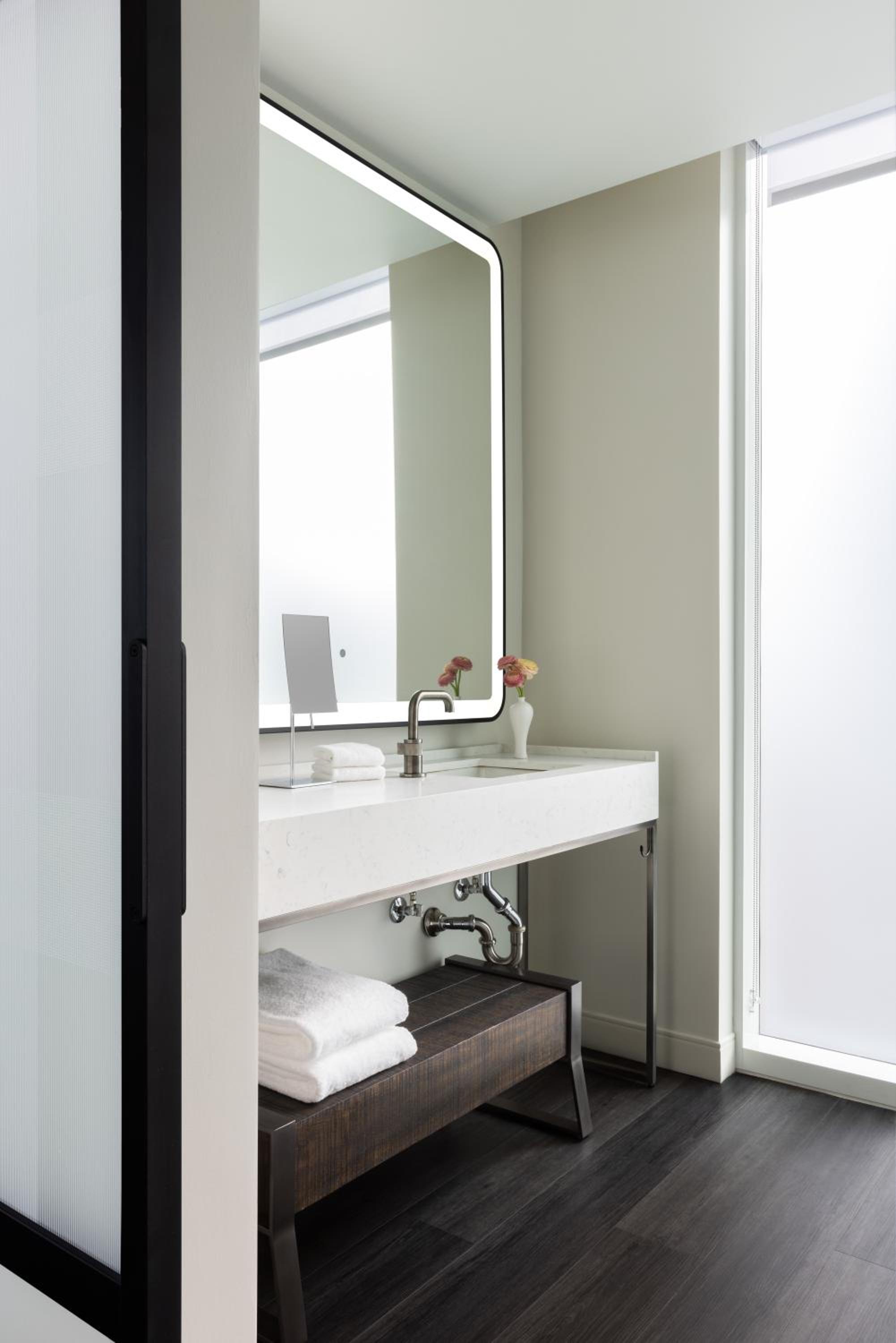 Corner King Room - Photo 4
