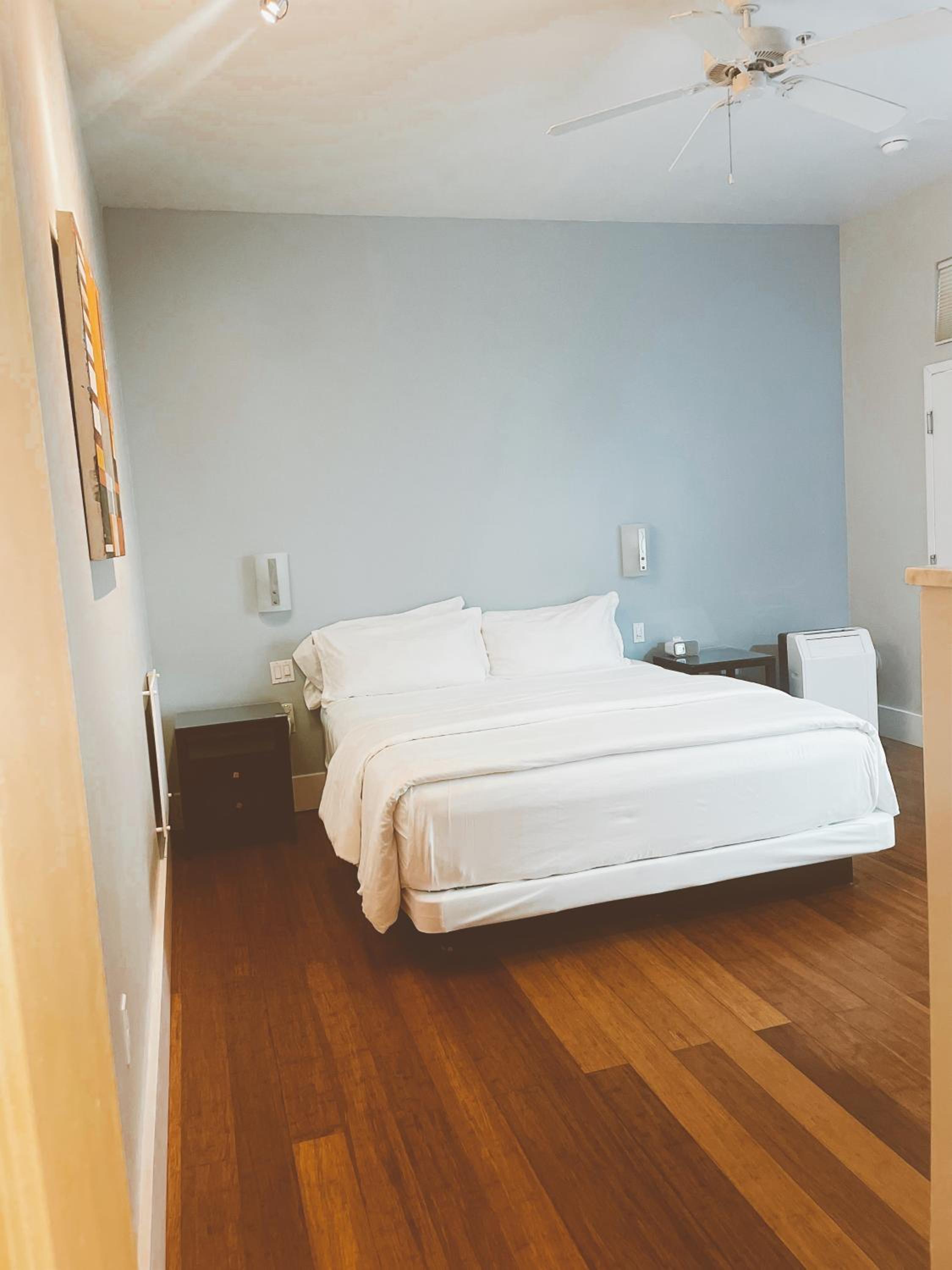 King Room - Non-Smoking photo 1