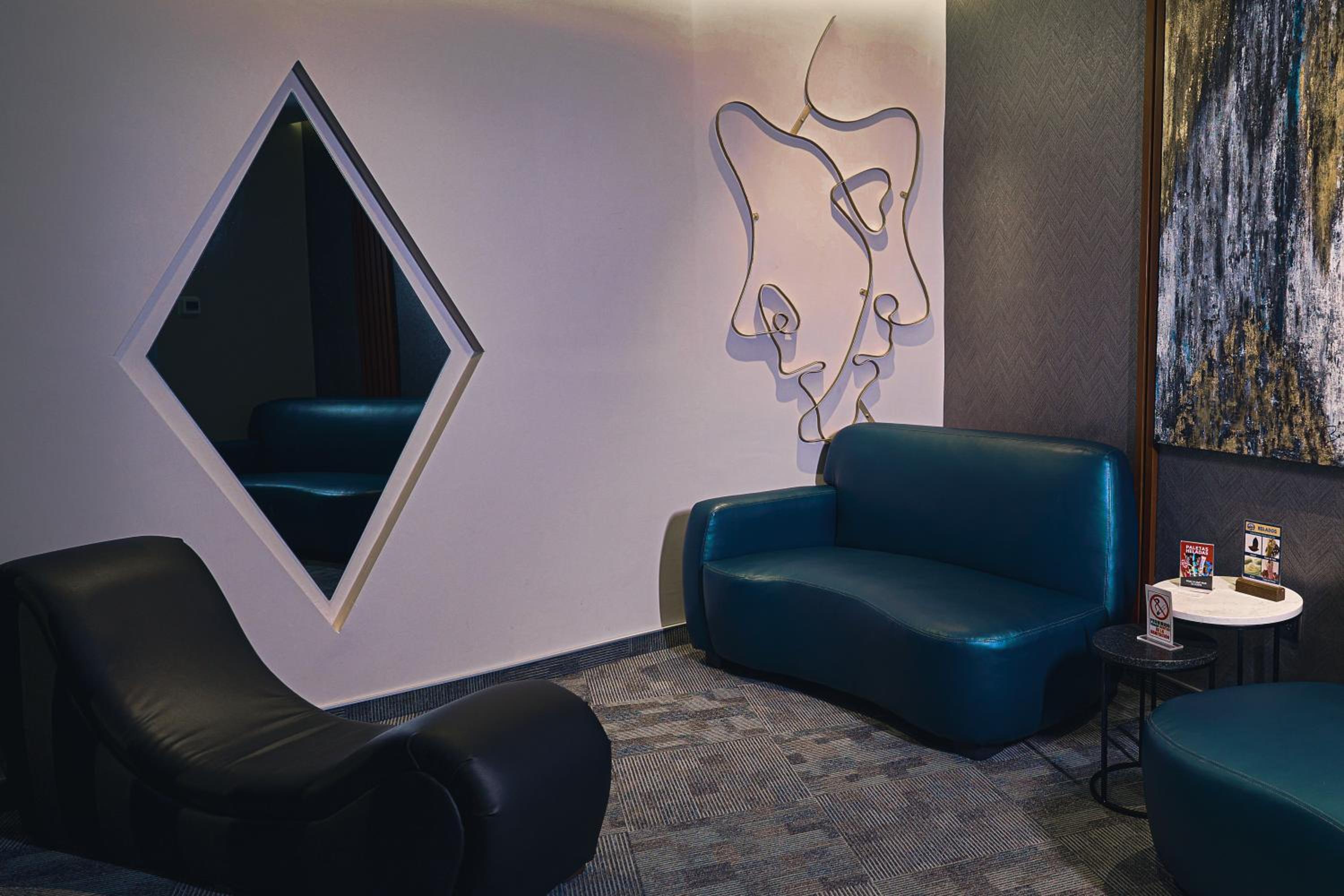 Deluxe King Suite photo 2